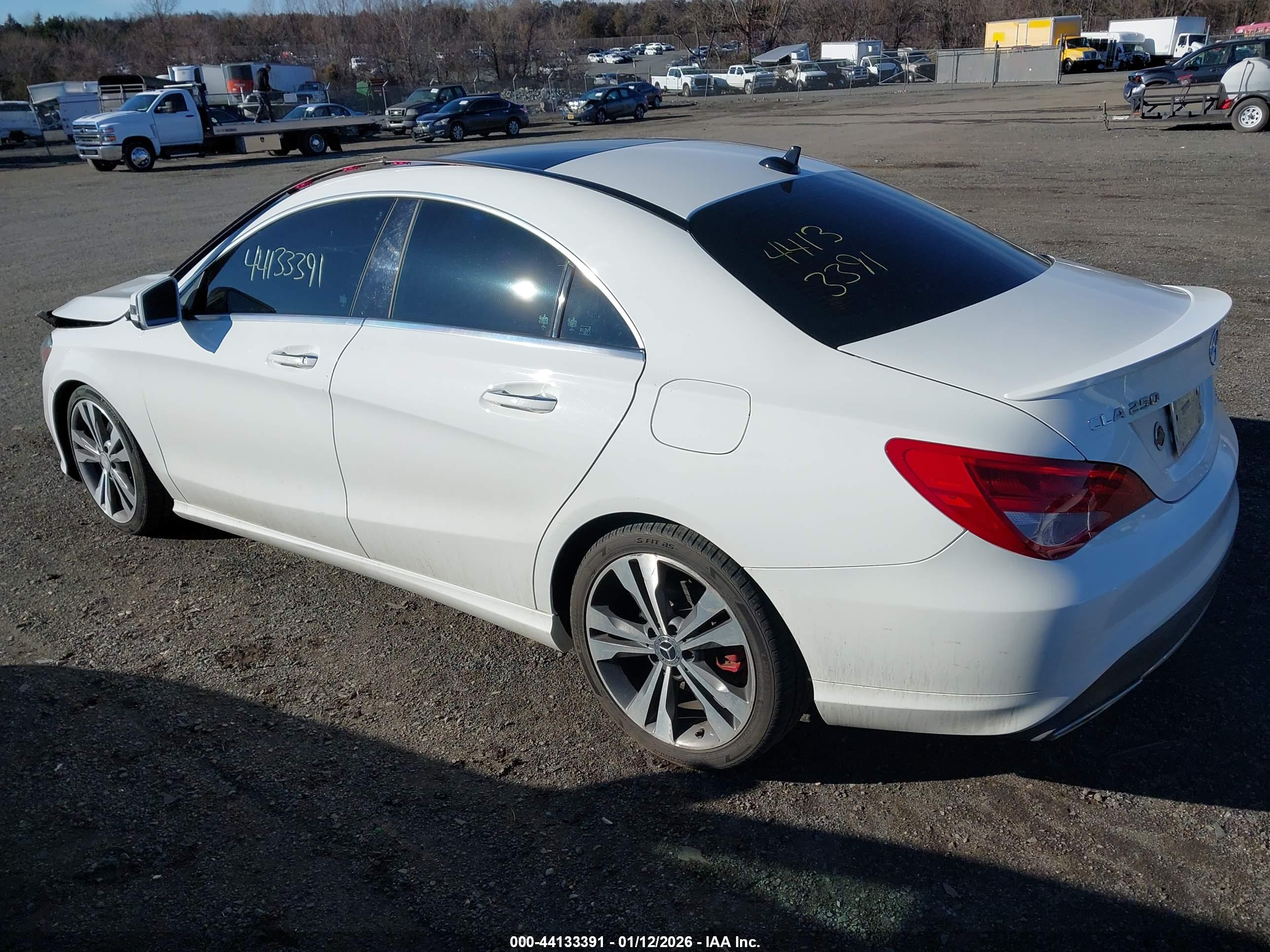 MERCEDES-BENZ CLA image 3