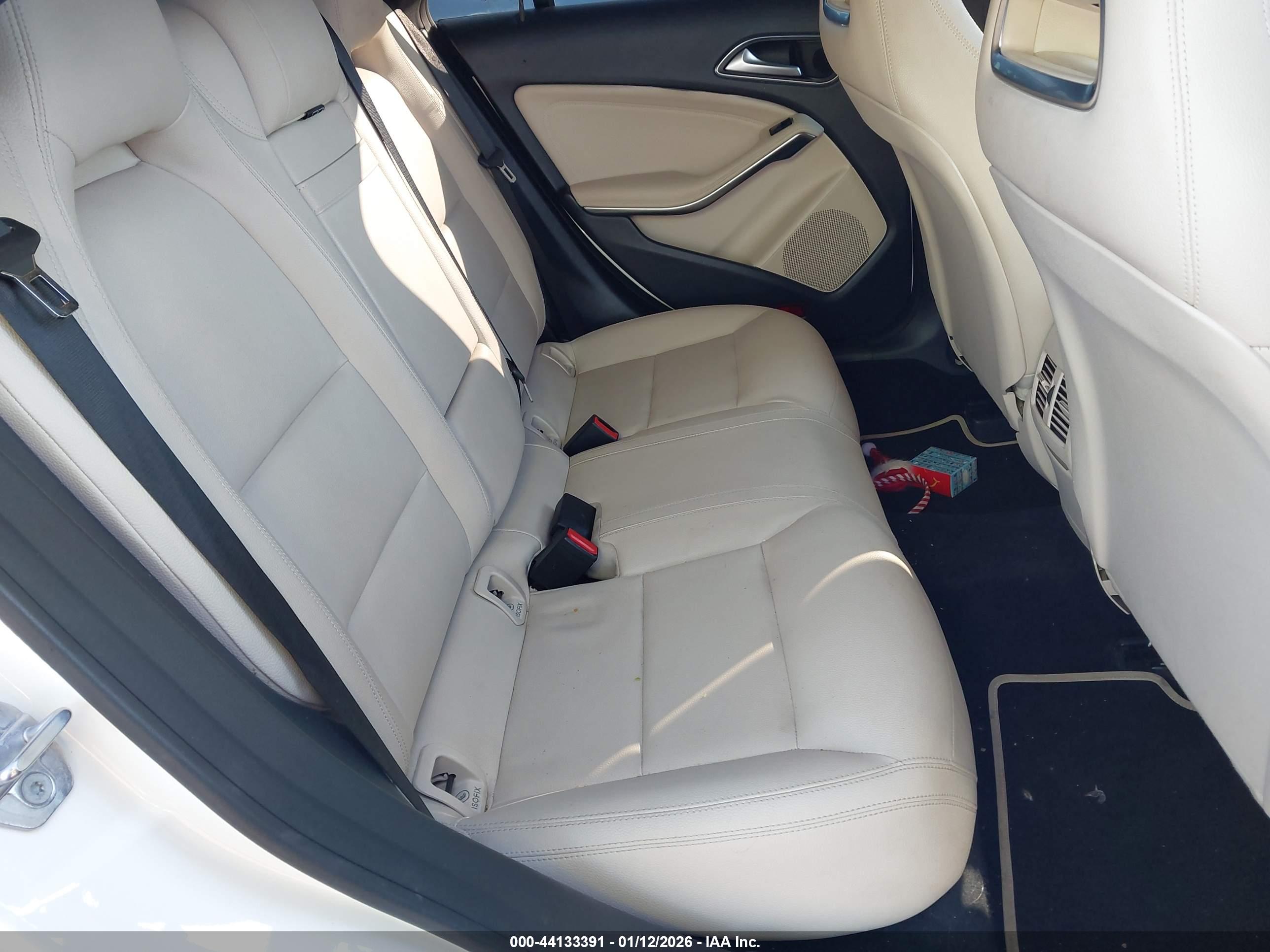 MERCEDES-BENZ CLA image 8