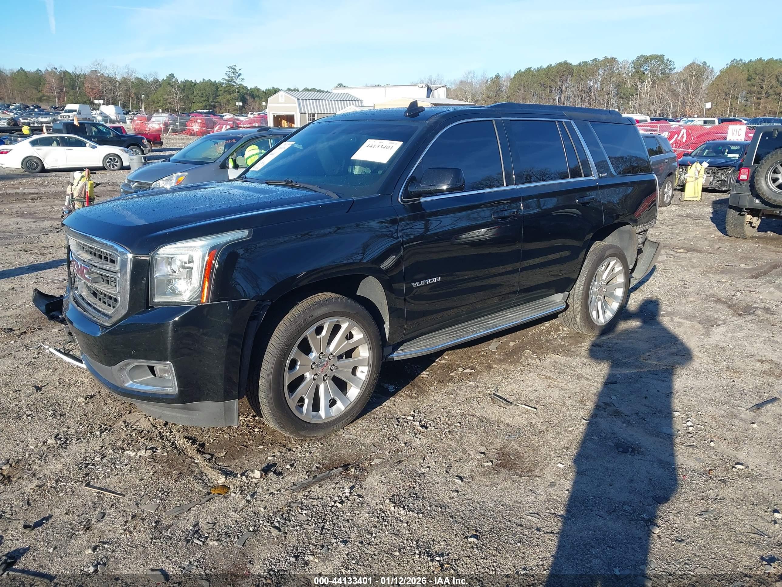 GMC YUKON image 2