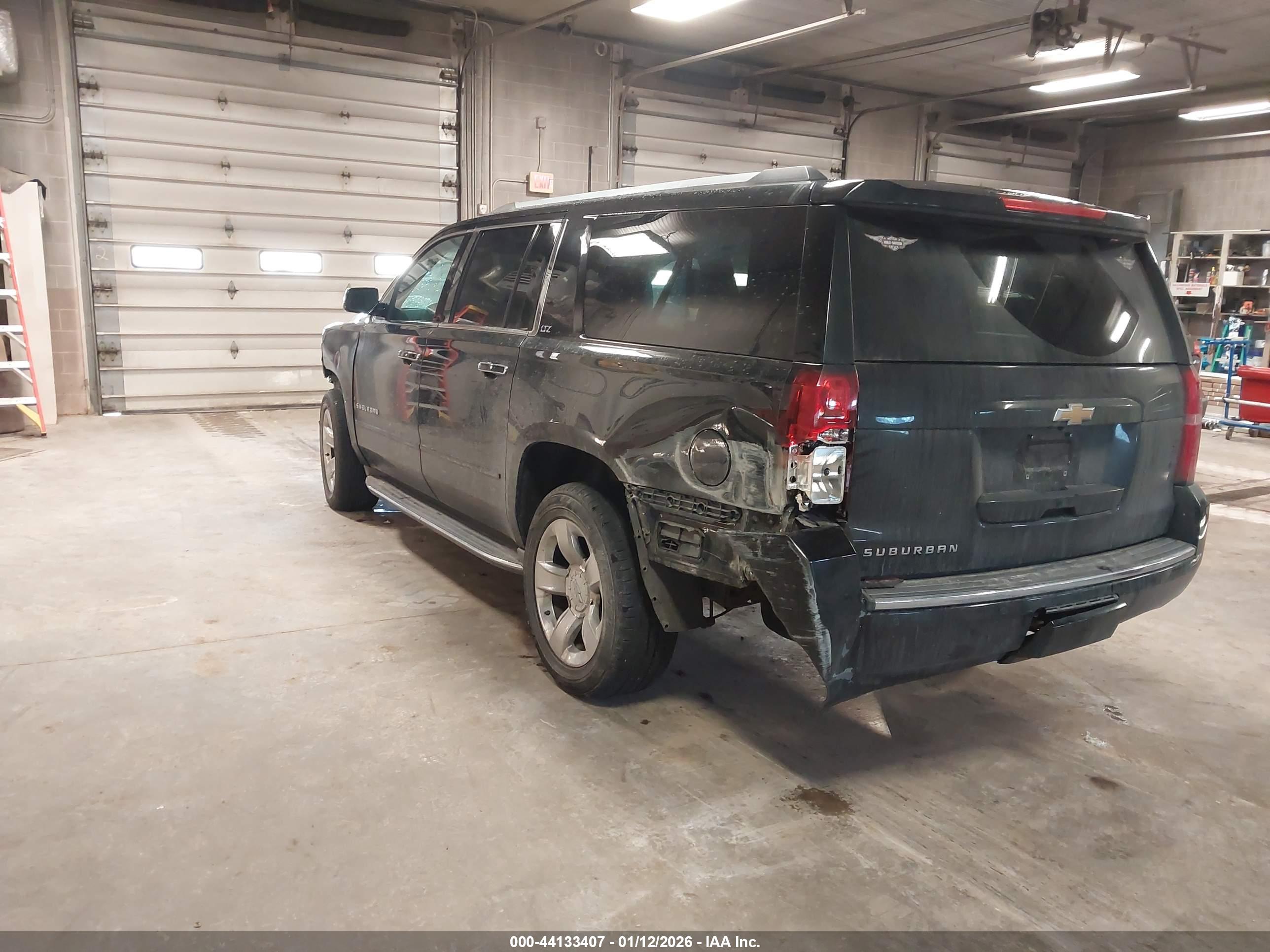 CHEVROLET SUBURBAN image 3