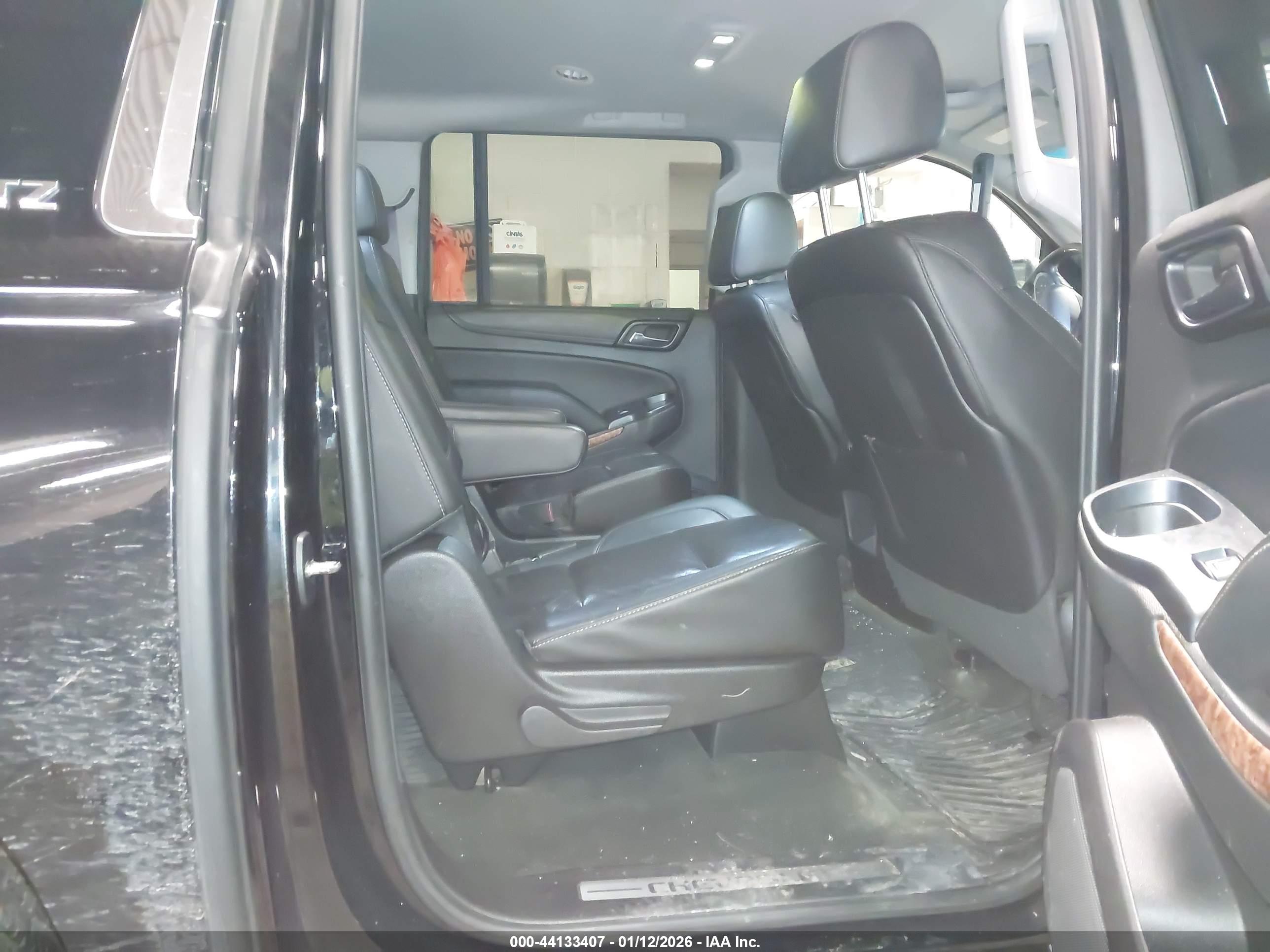 CHEVROLET SUBURBAN image 8