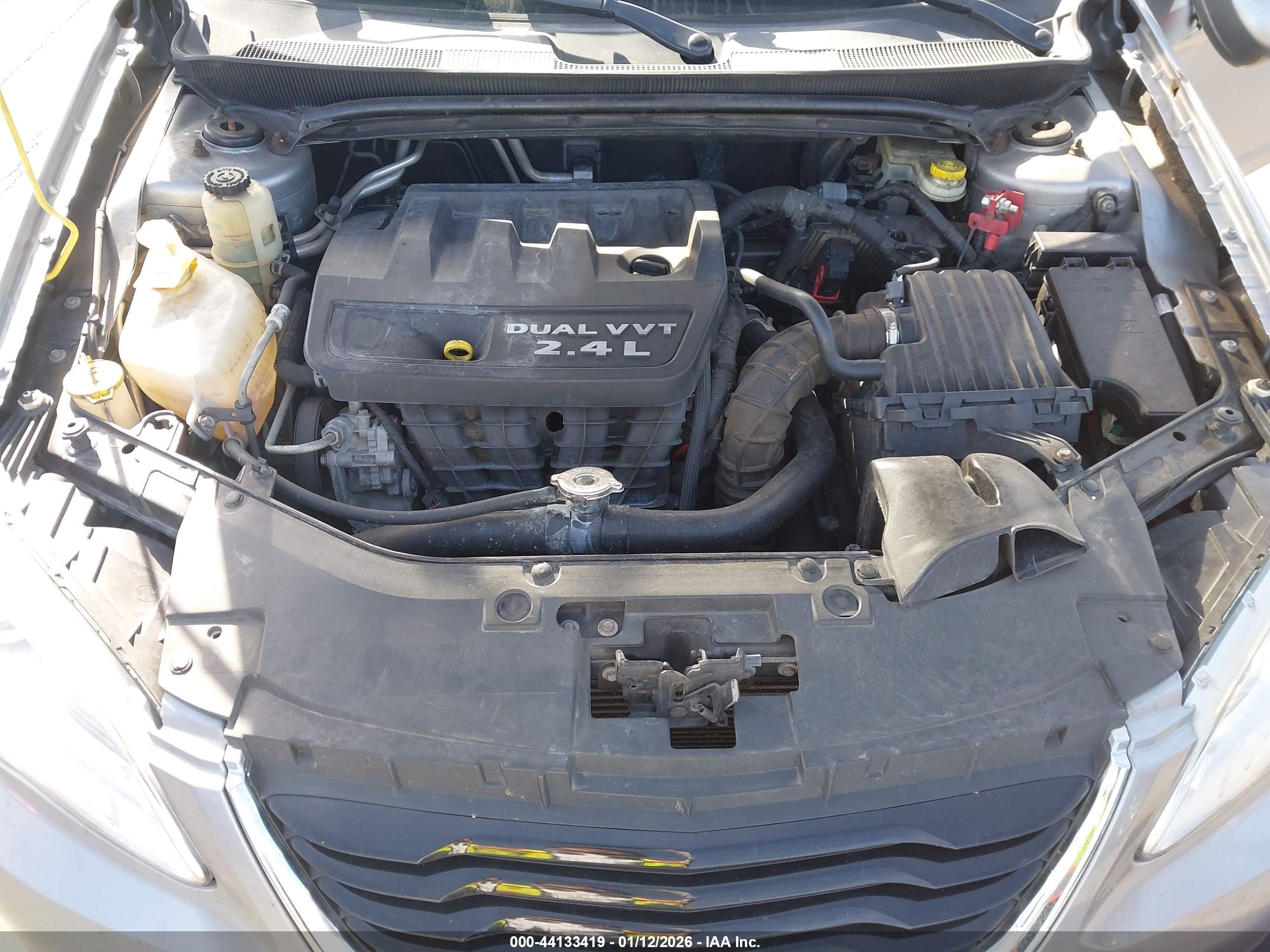 CHRYSLER 200 image 10
