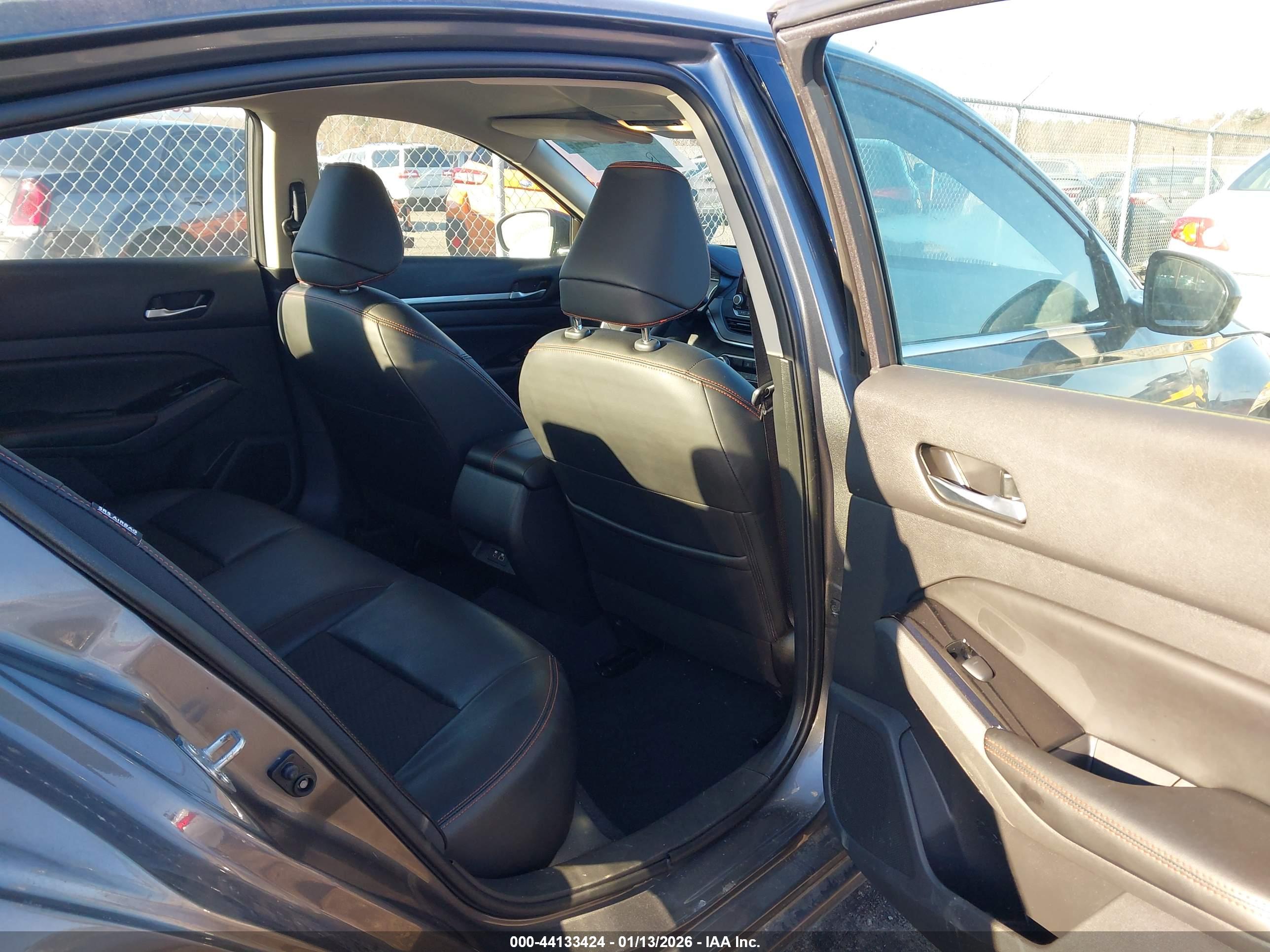 NISSAN ALTIMA image 8