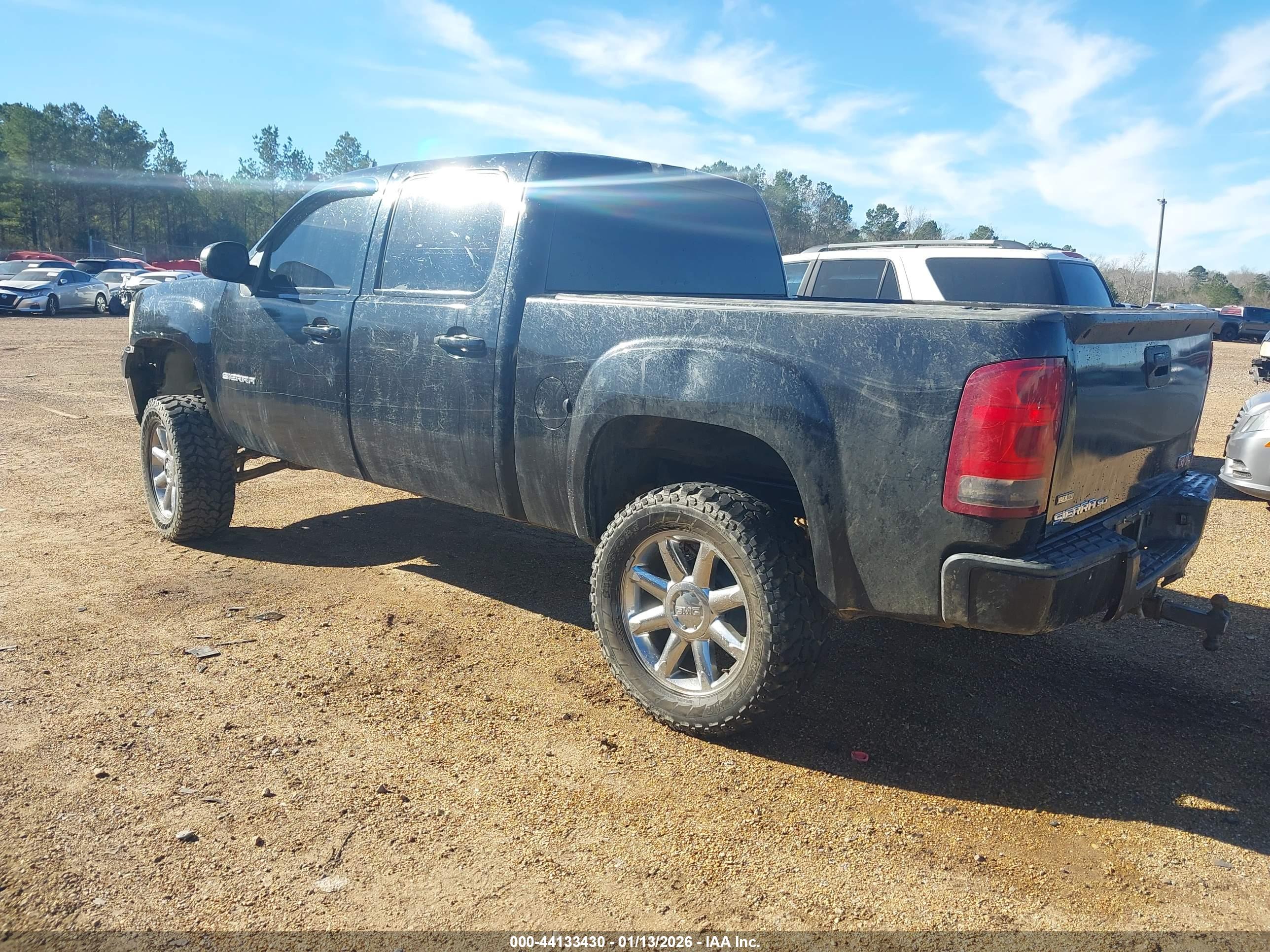 GMC SIERRA image 3