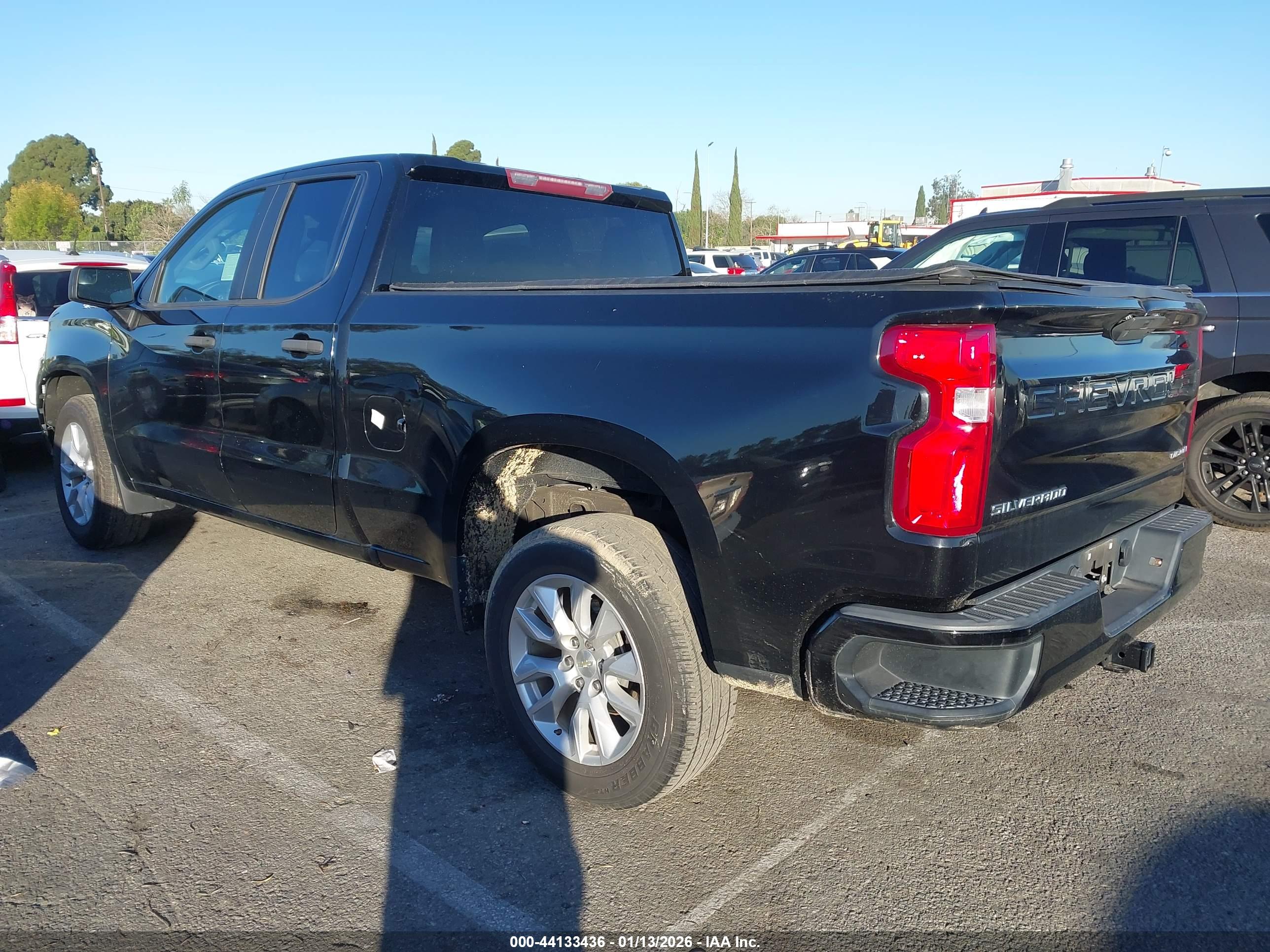 CHEVROLET SILVERADO image 3
