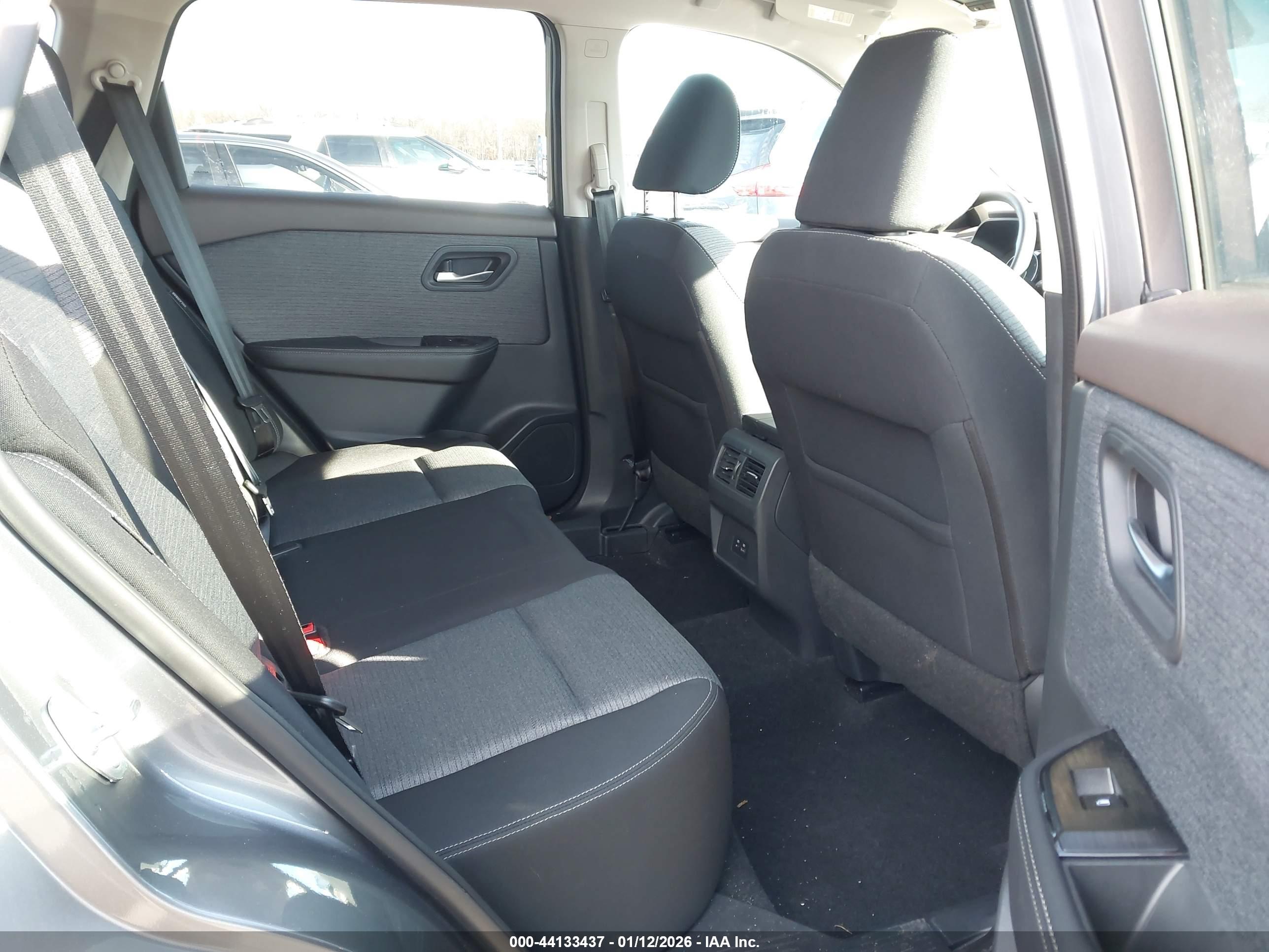 NISSAN ROGUE image 8