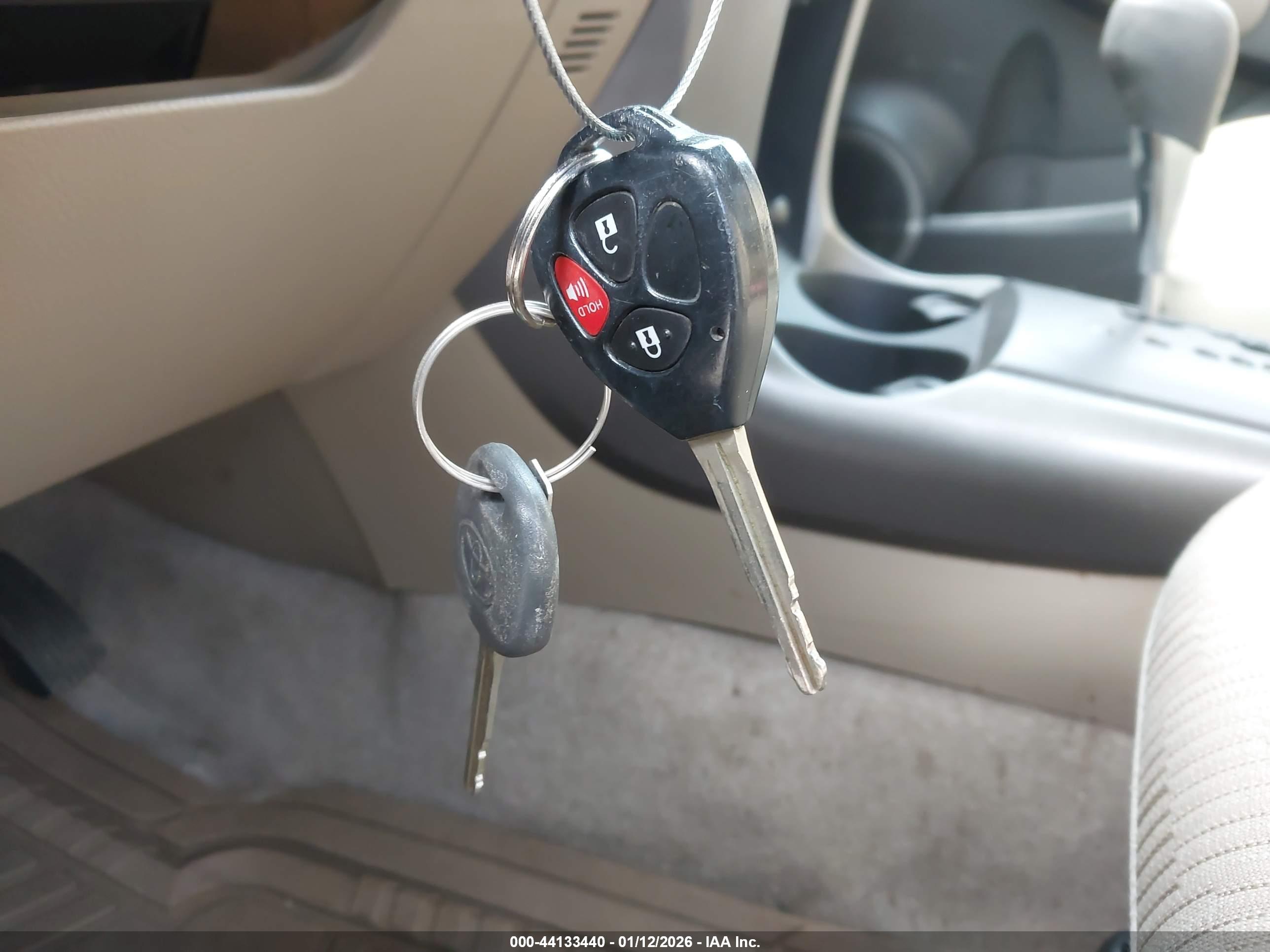 TOYOTA RAV4 image 11