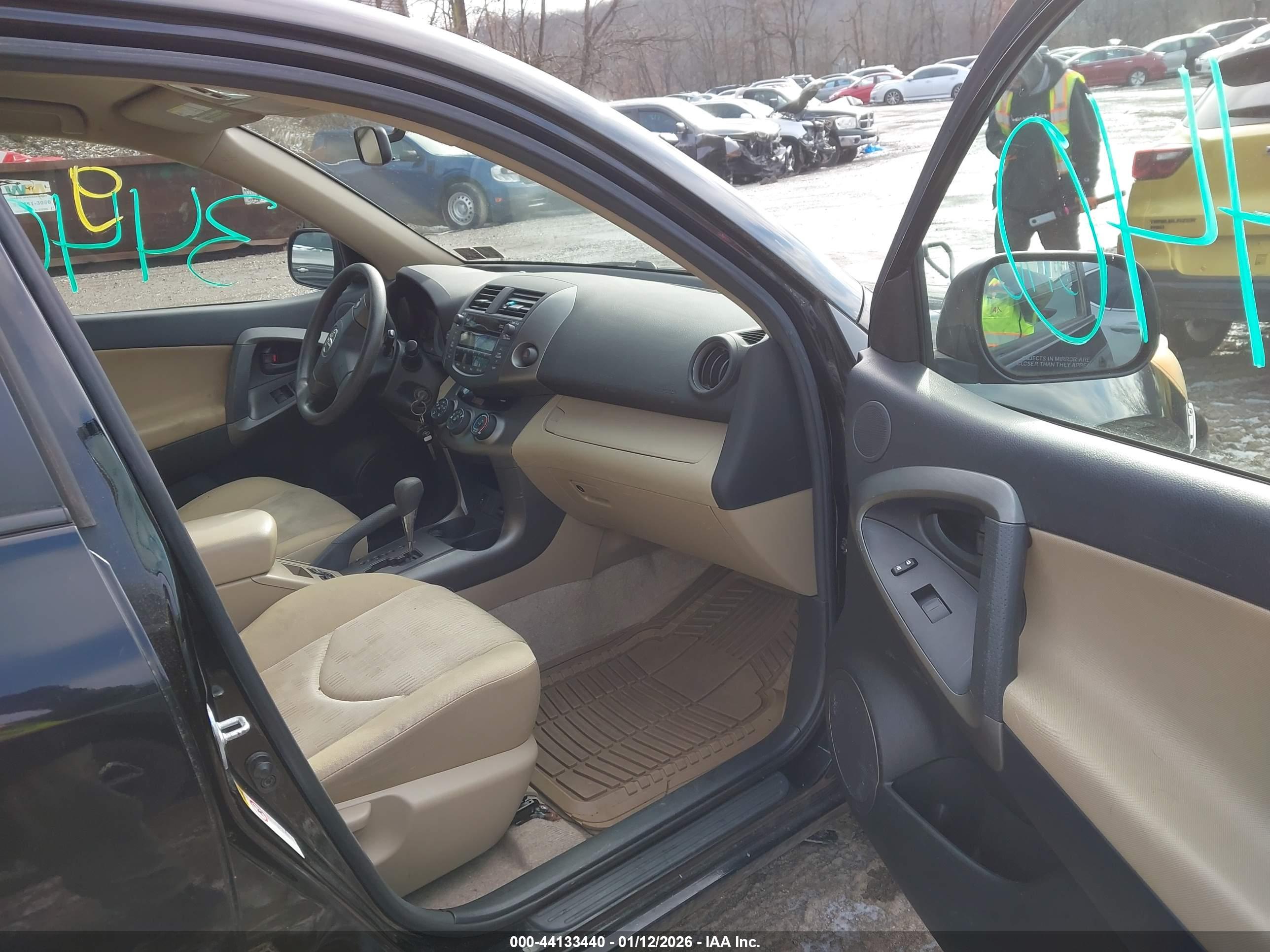 TOYOTA RAV4 image 5