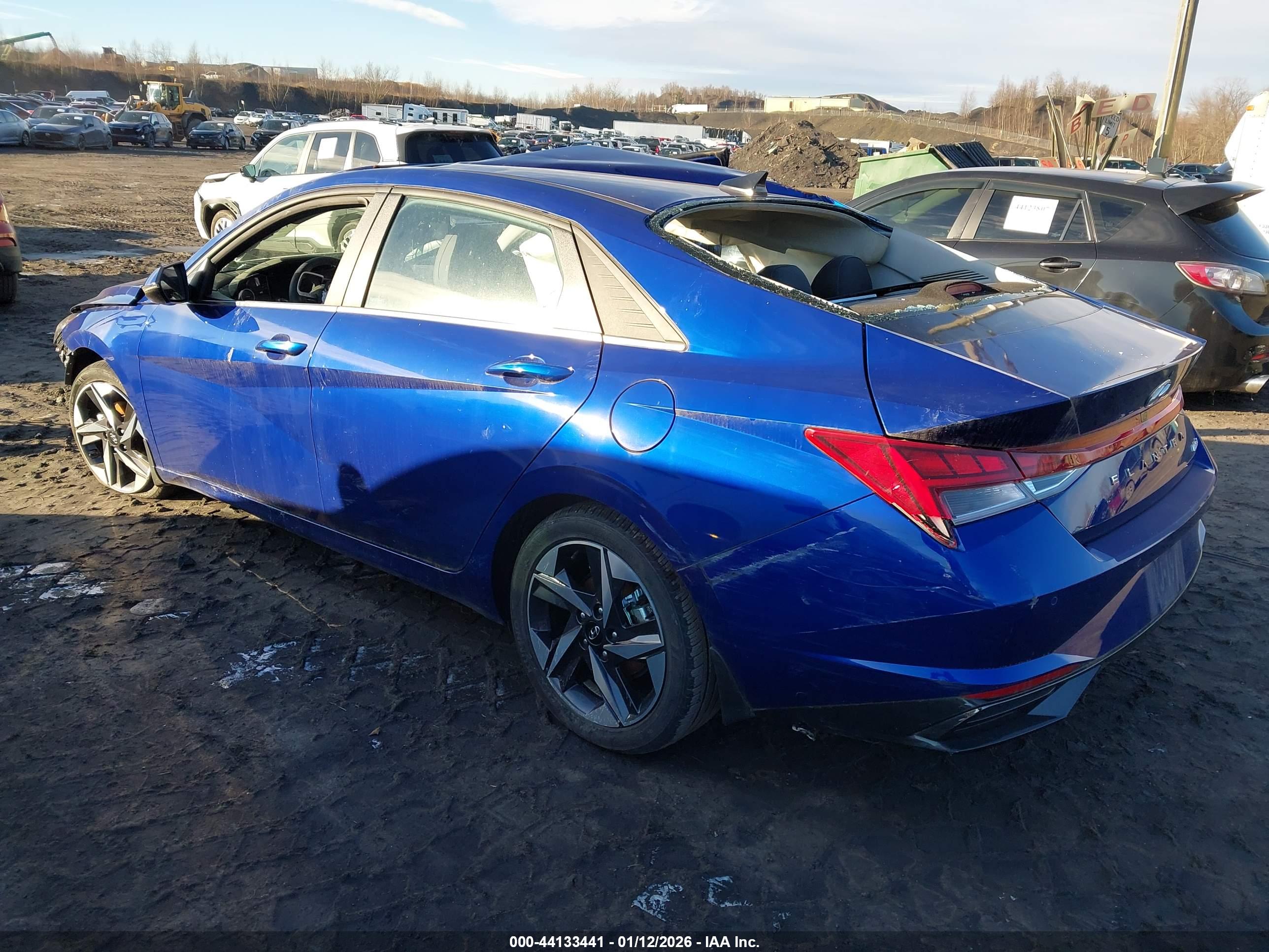 HYUNDAI ELANTRA image 3