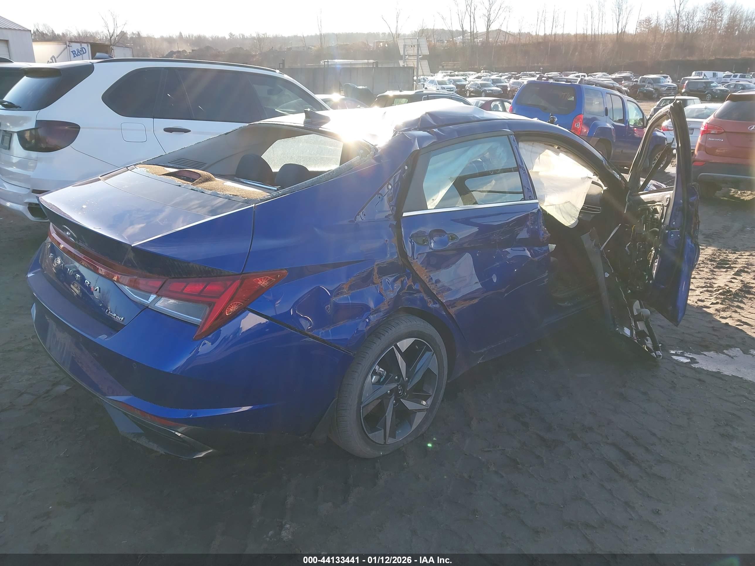 HYUNDAI ELANTRA image 4