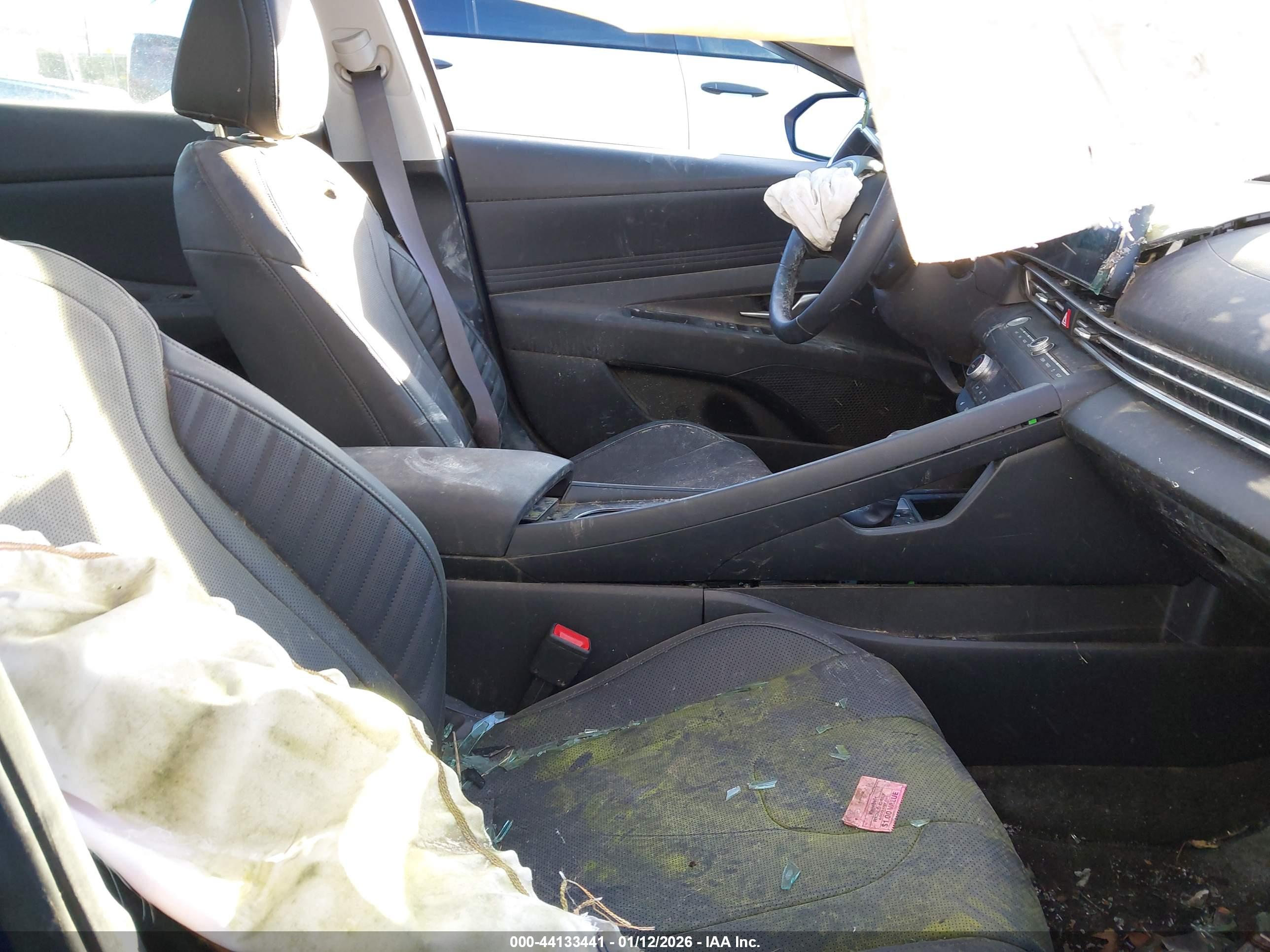 HYUNDAI ELANTRA image 5