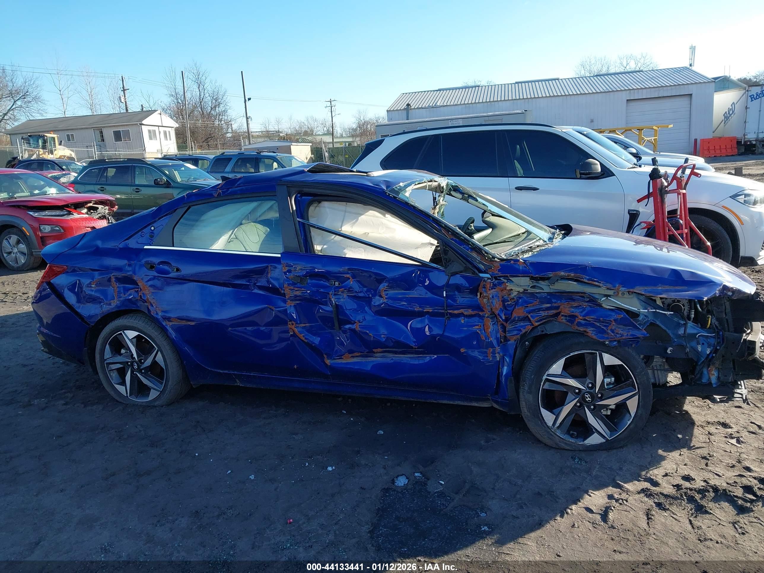 HYUNDAI ELANTRA image 6