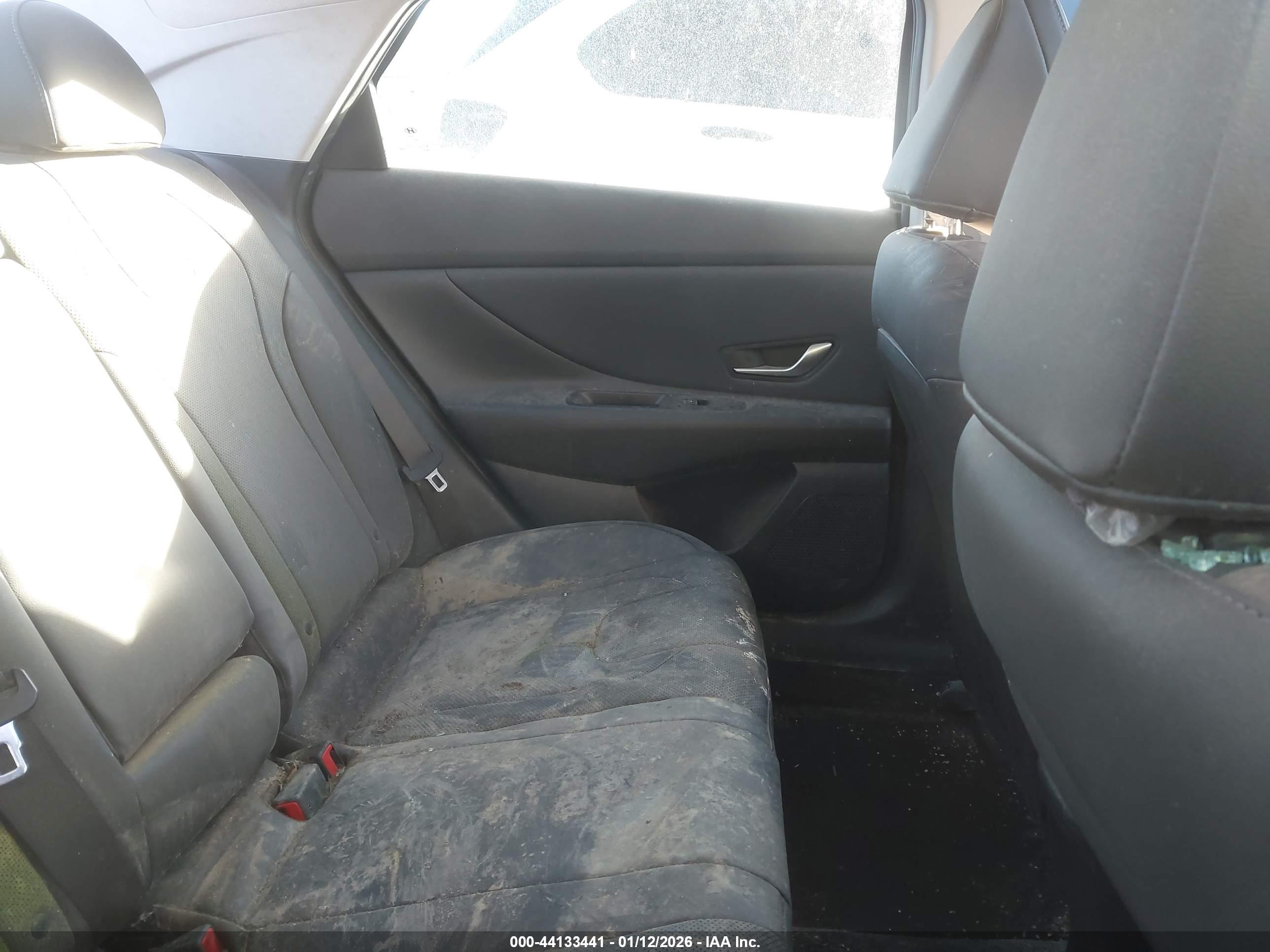 HYUNDAI ELANTRA image 8