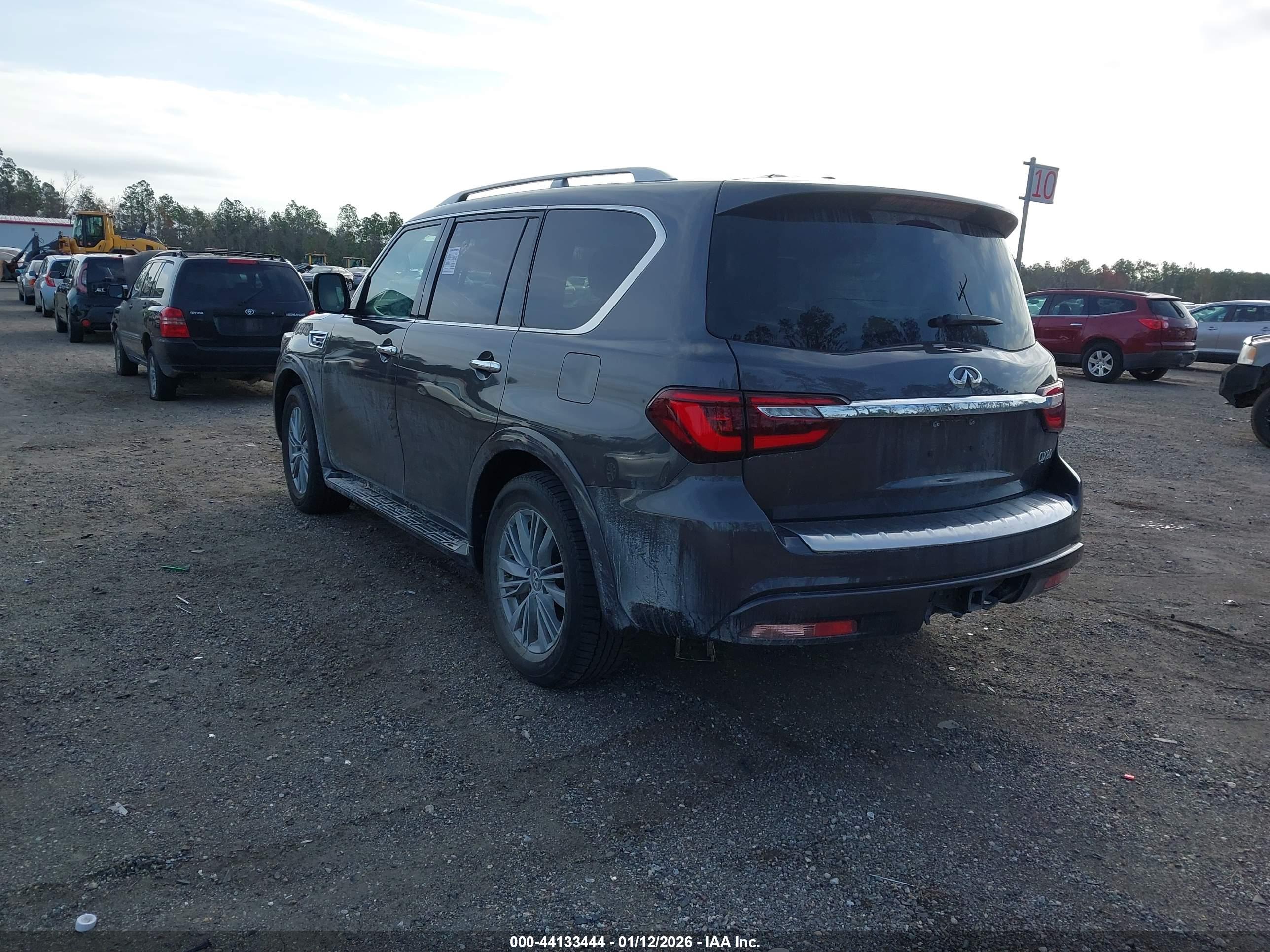 INFINITI QX80 image 3