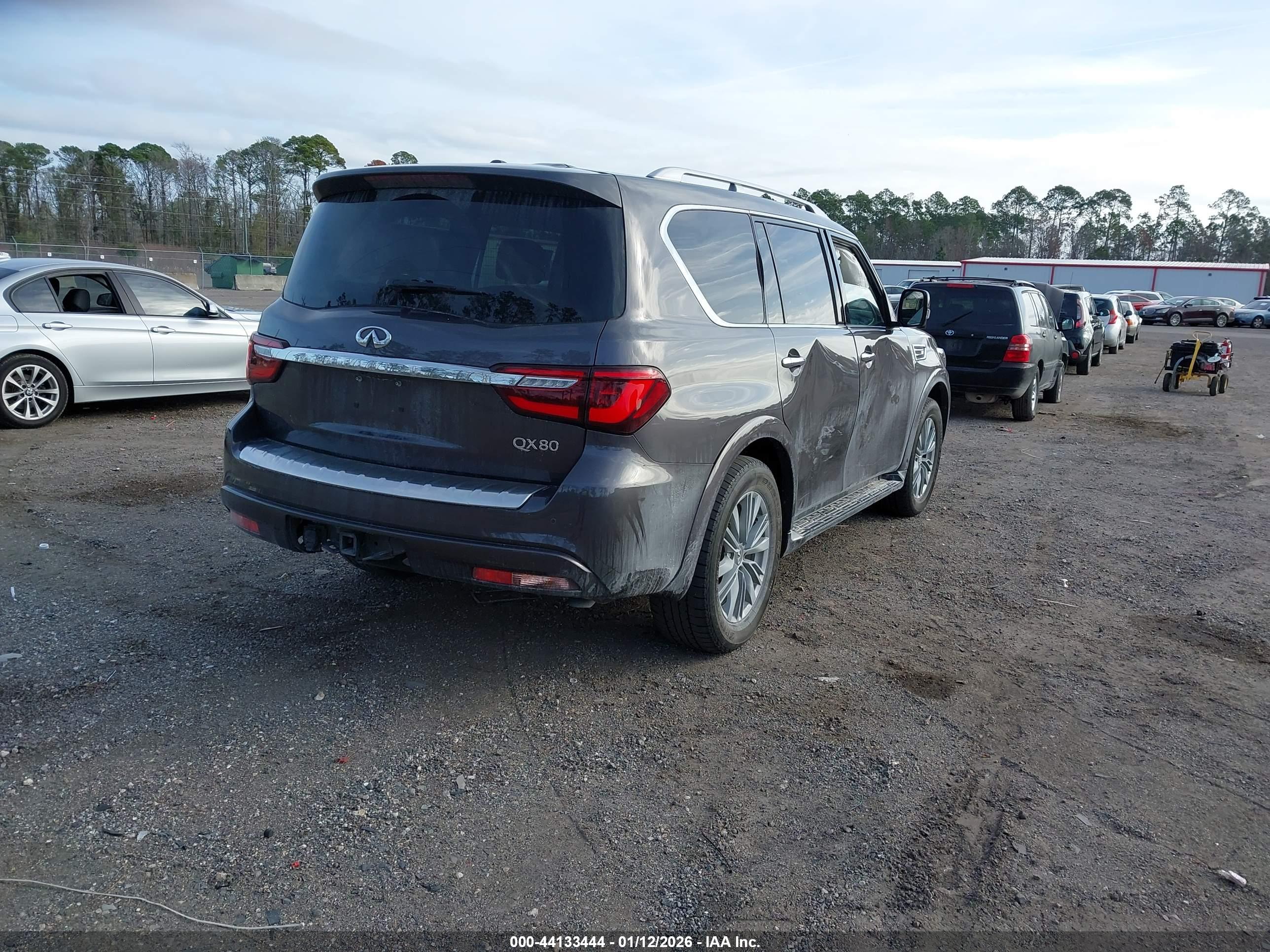 INFINITI QX80 image 4