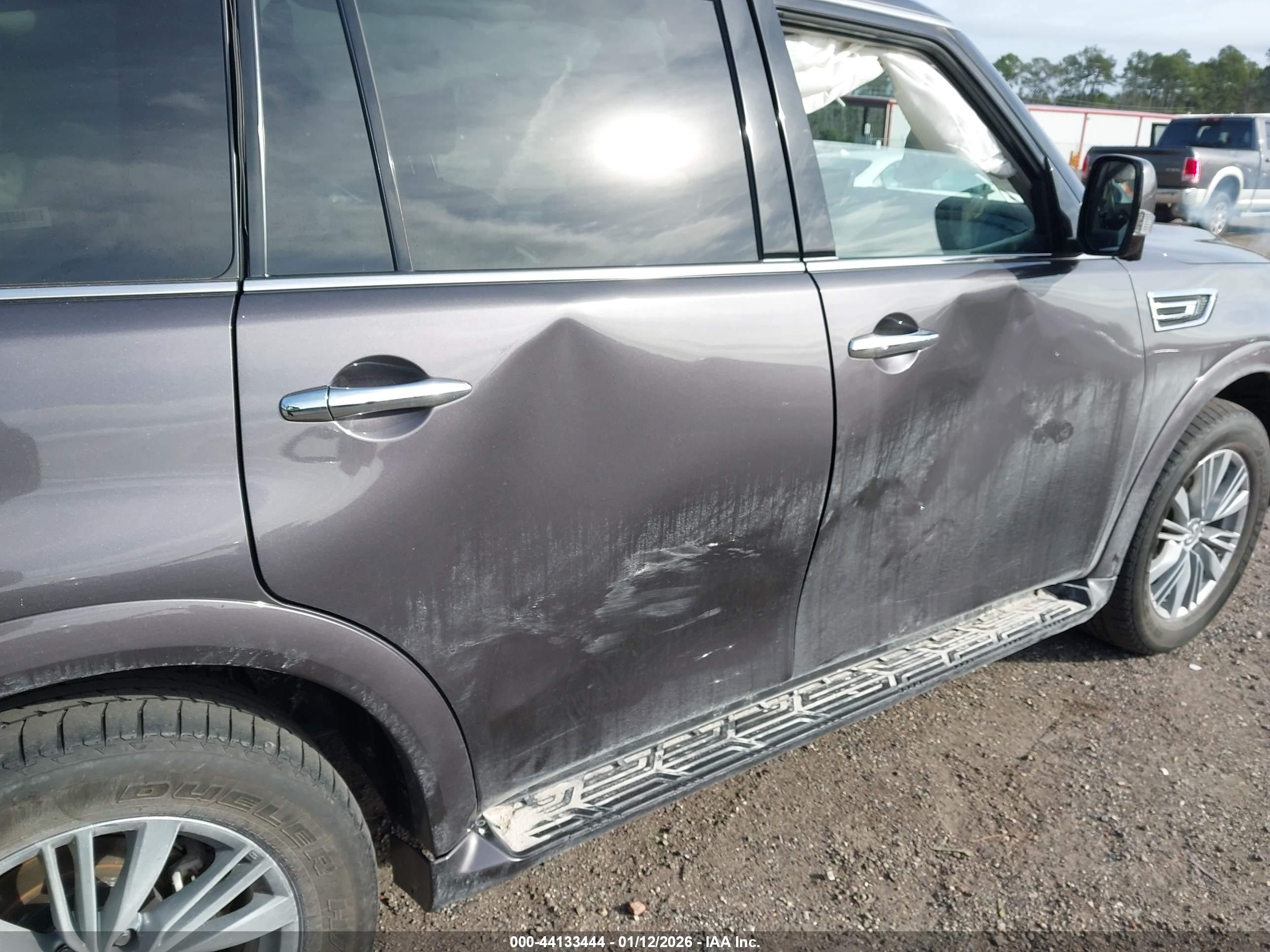 INFINITI QX80 image 6