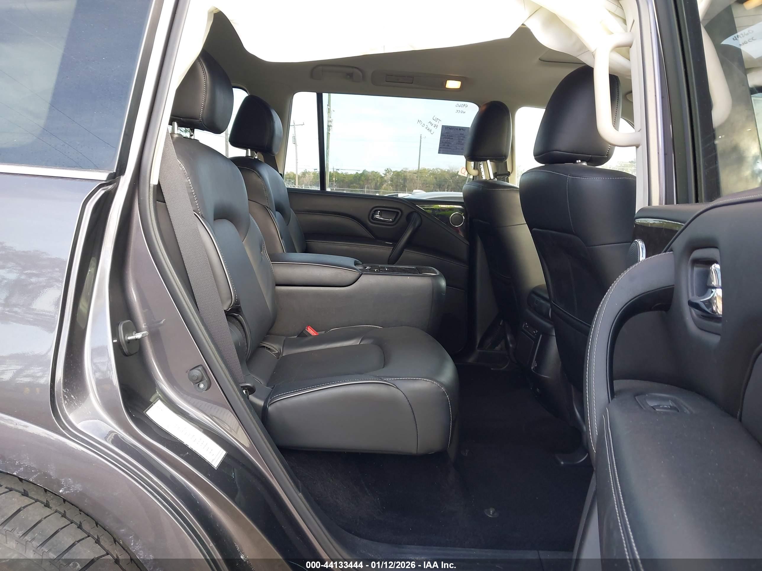INFINITI QX80 image 8