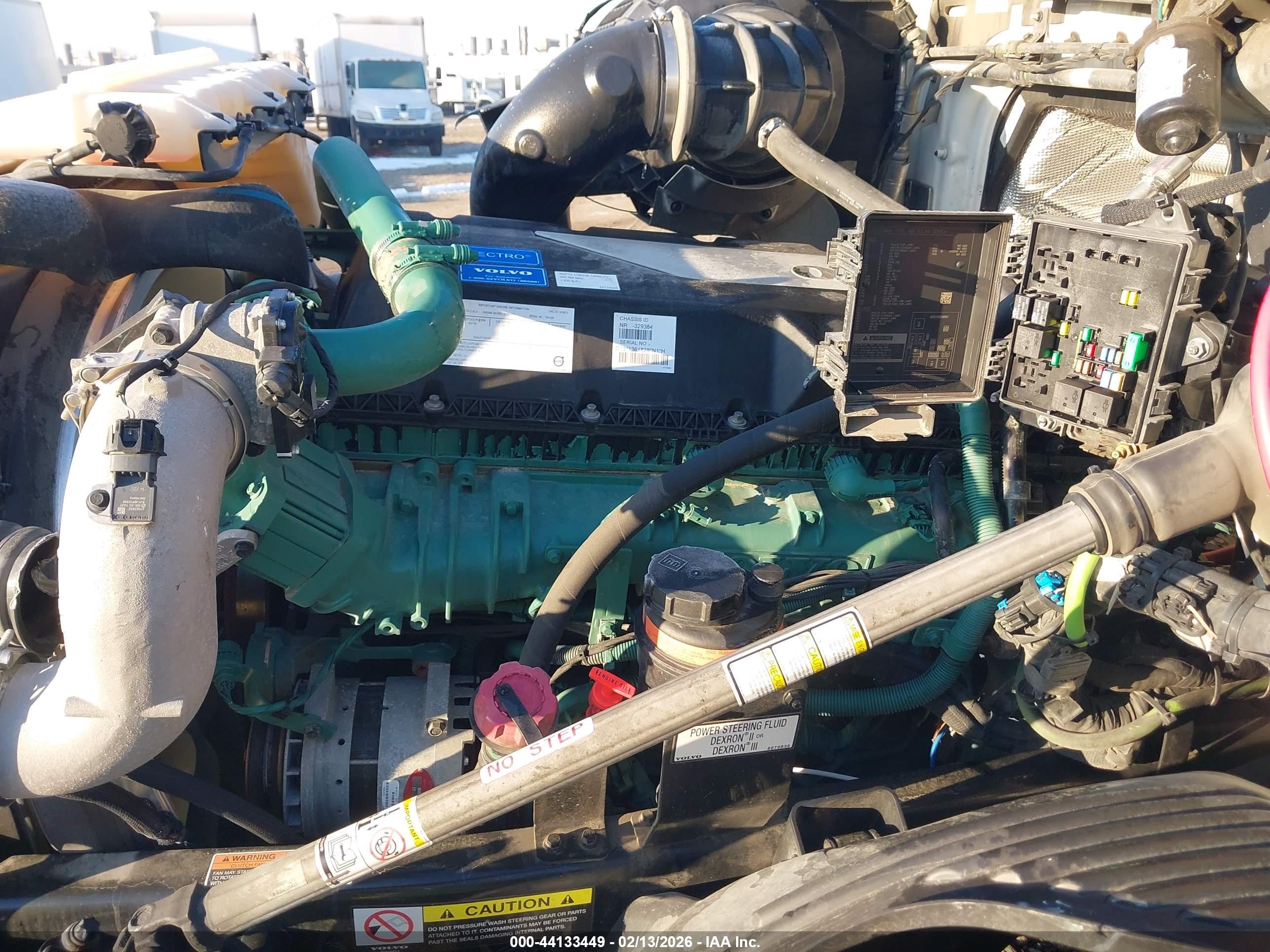 VOLVO VNL image 10