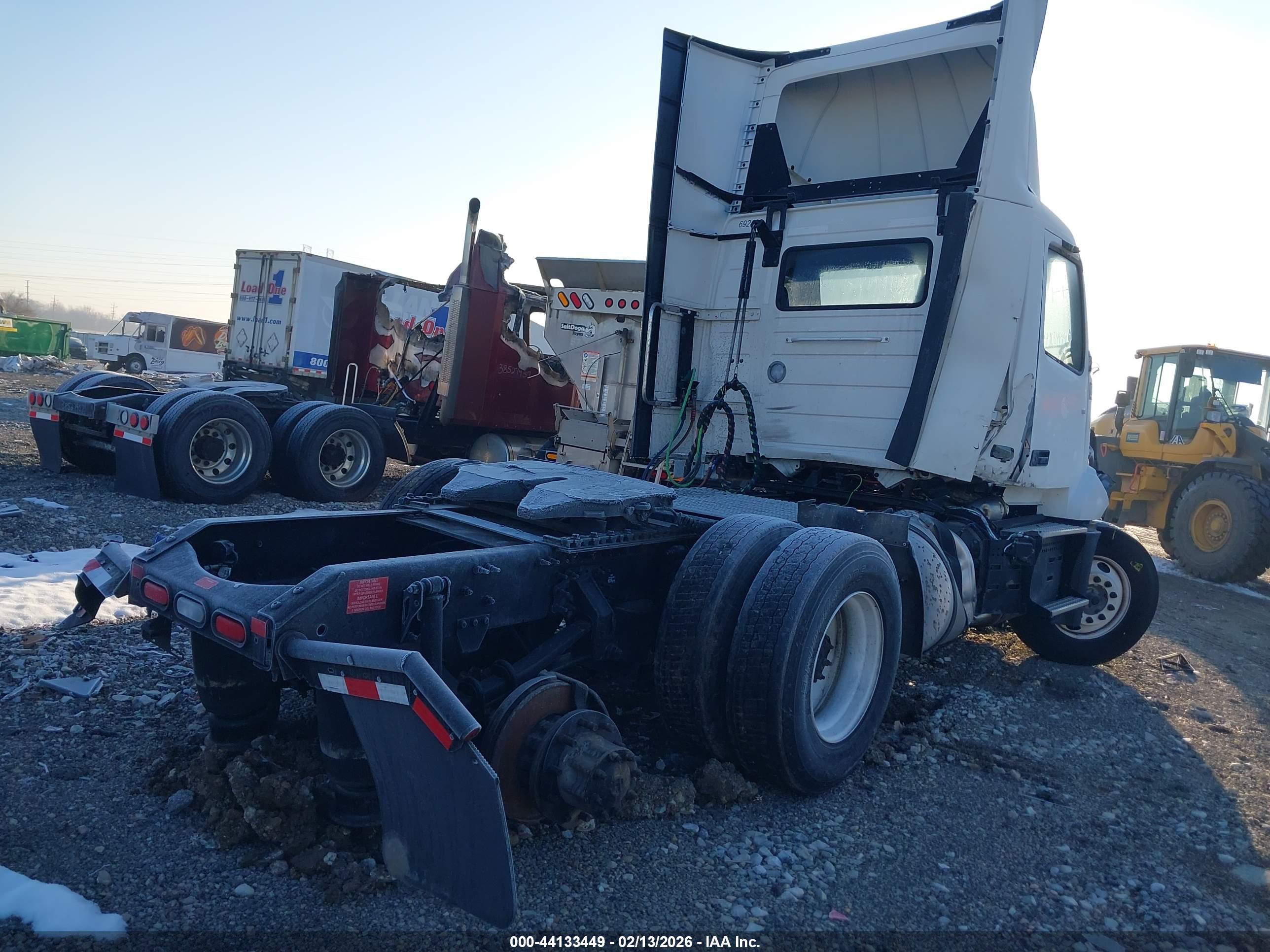 VOLVO VNL image 4