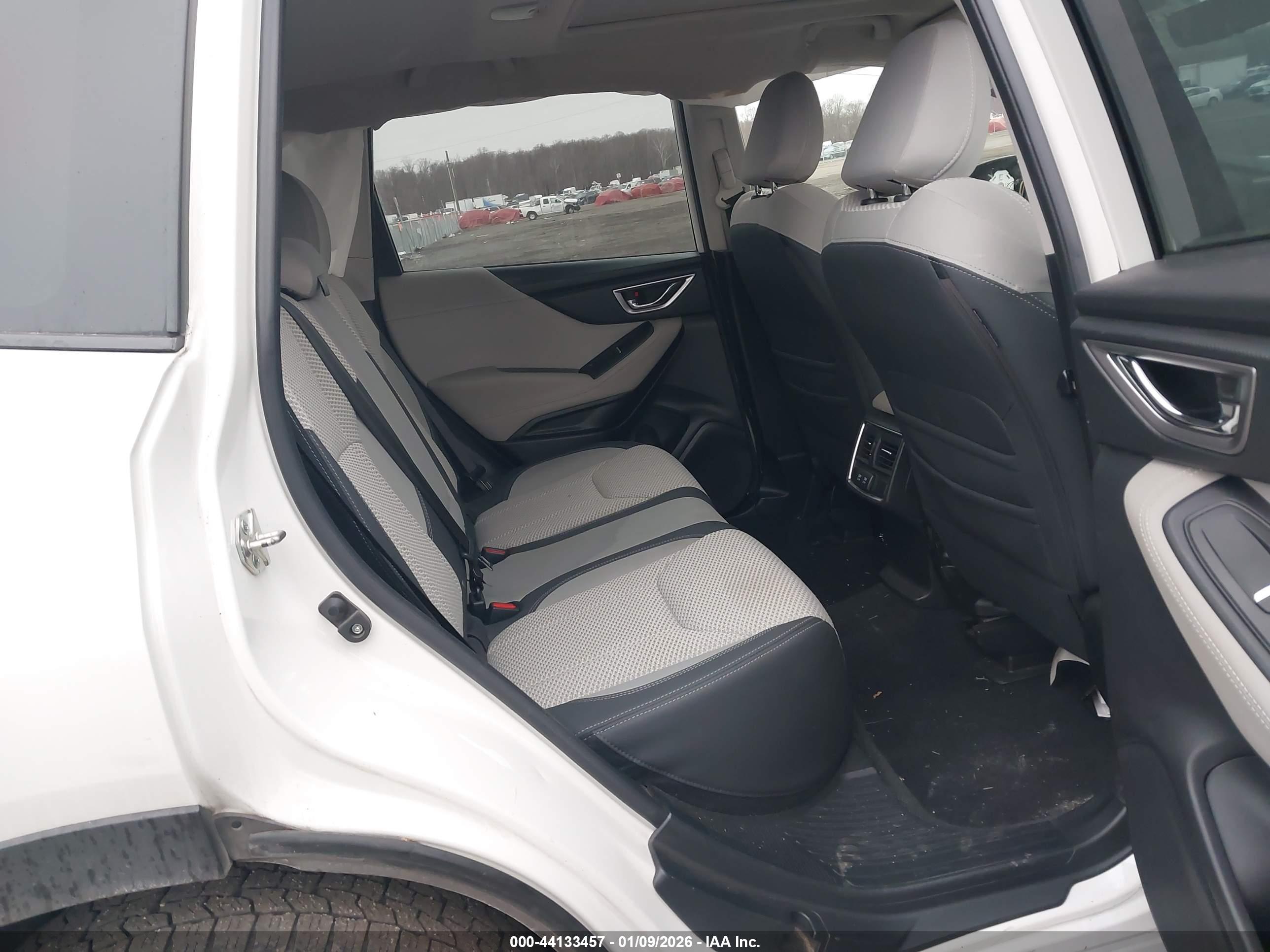 SUBARU FORESTER image 8