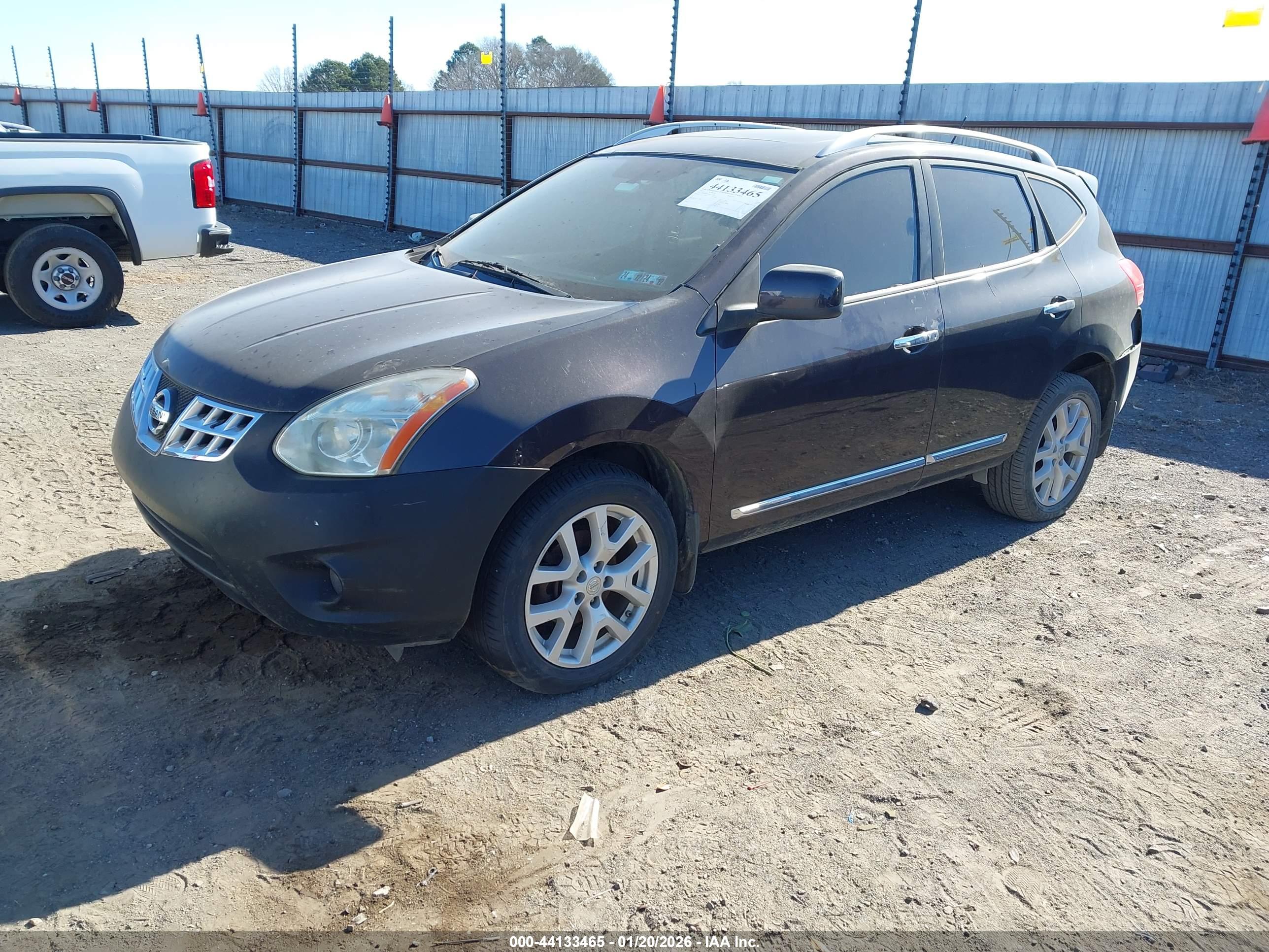 NISSAN ROGUE image 2