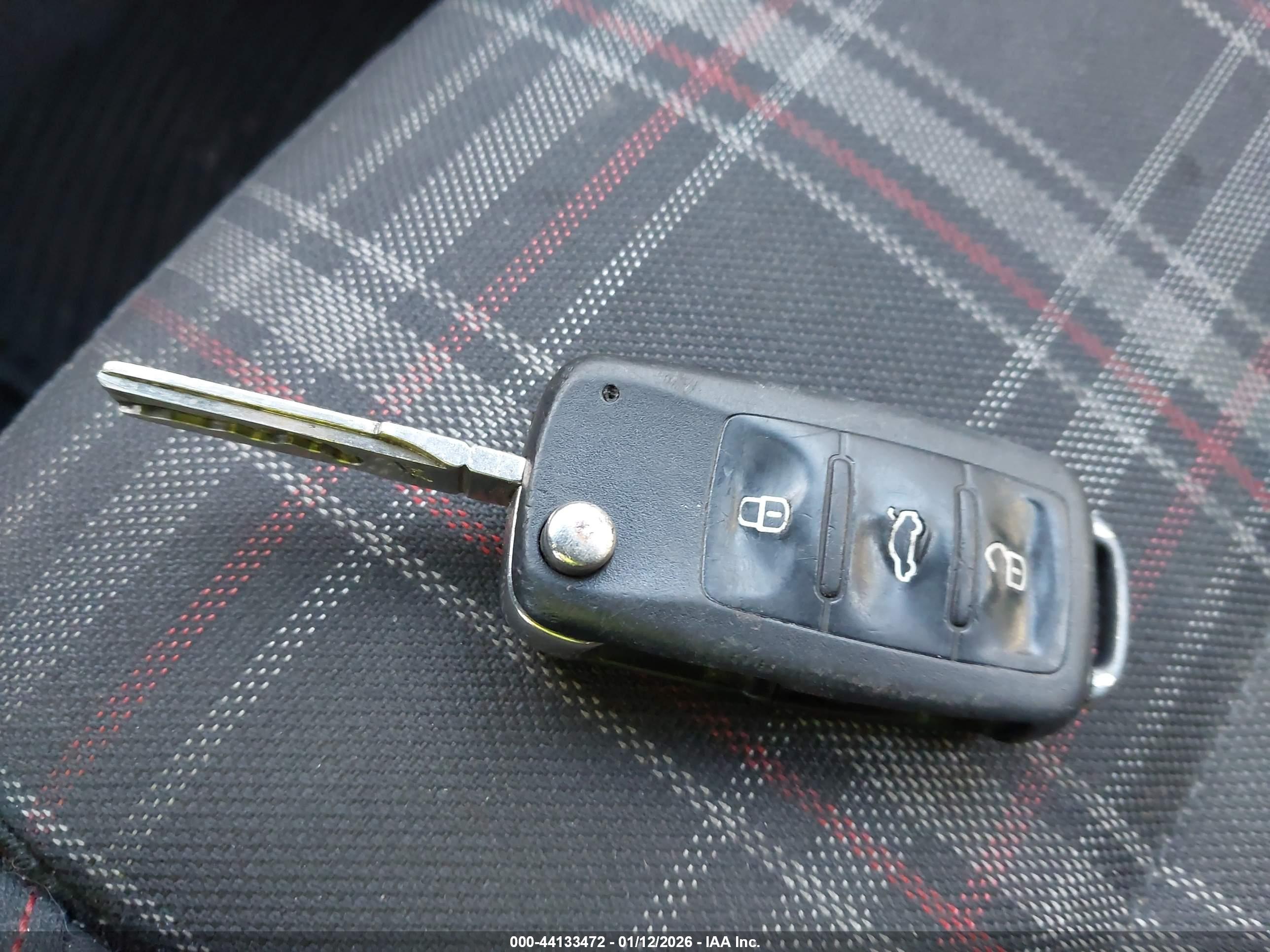 VOLKSWAGEN GTI image 11