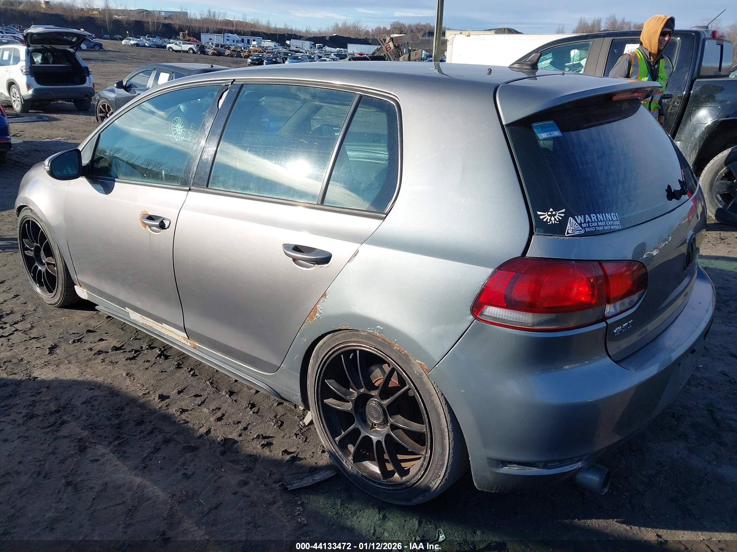 VOLKSWAGEN GTI image 3