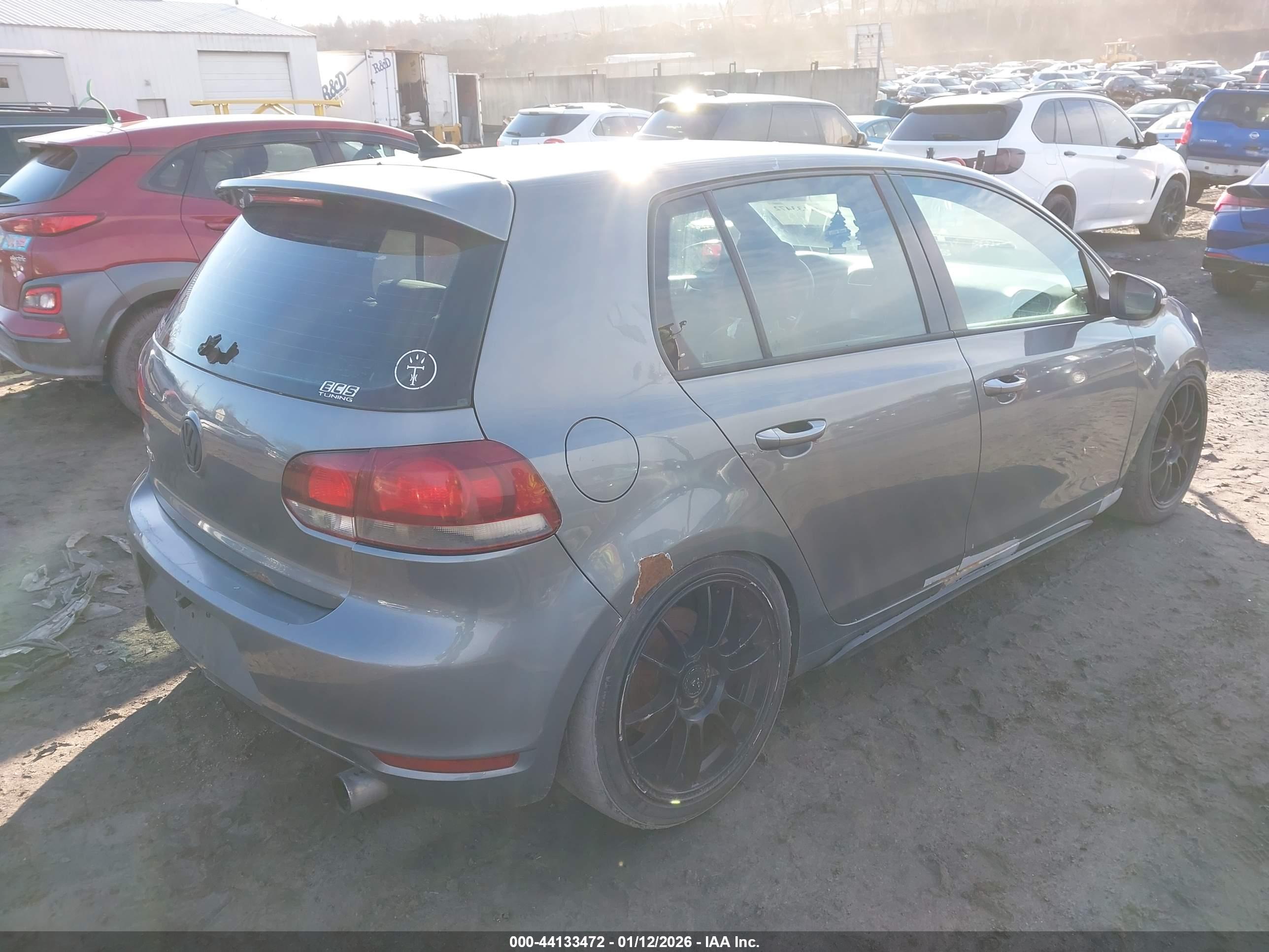 VOLKSWAGEN GTI image 4