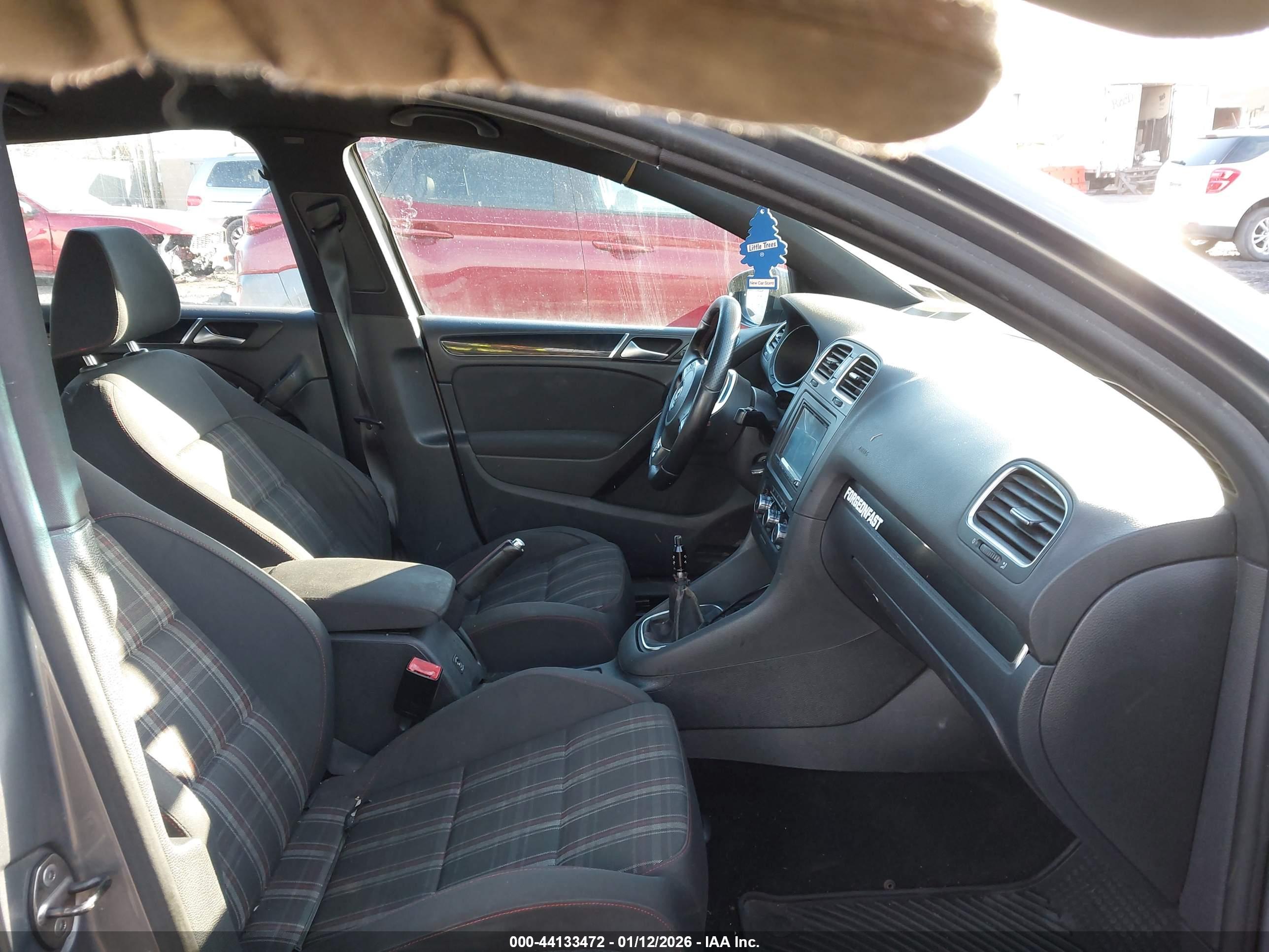 VOLKSWAGEN GTI image 5