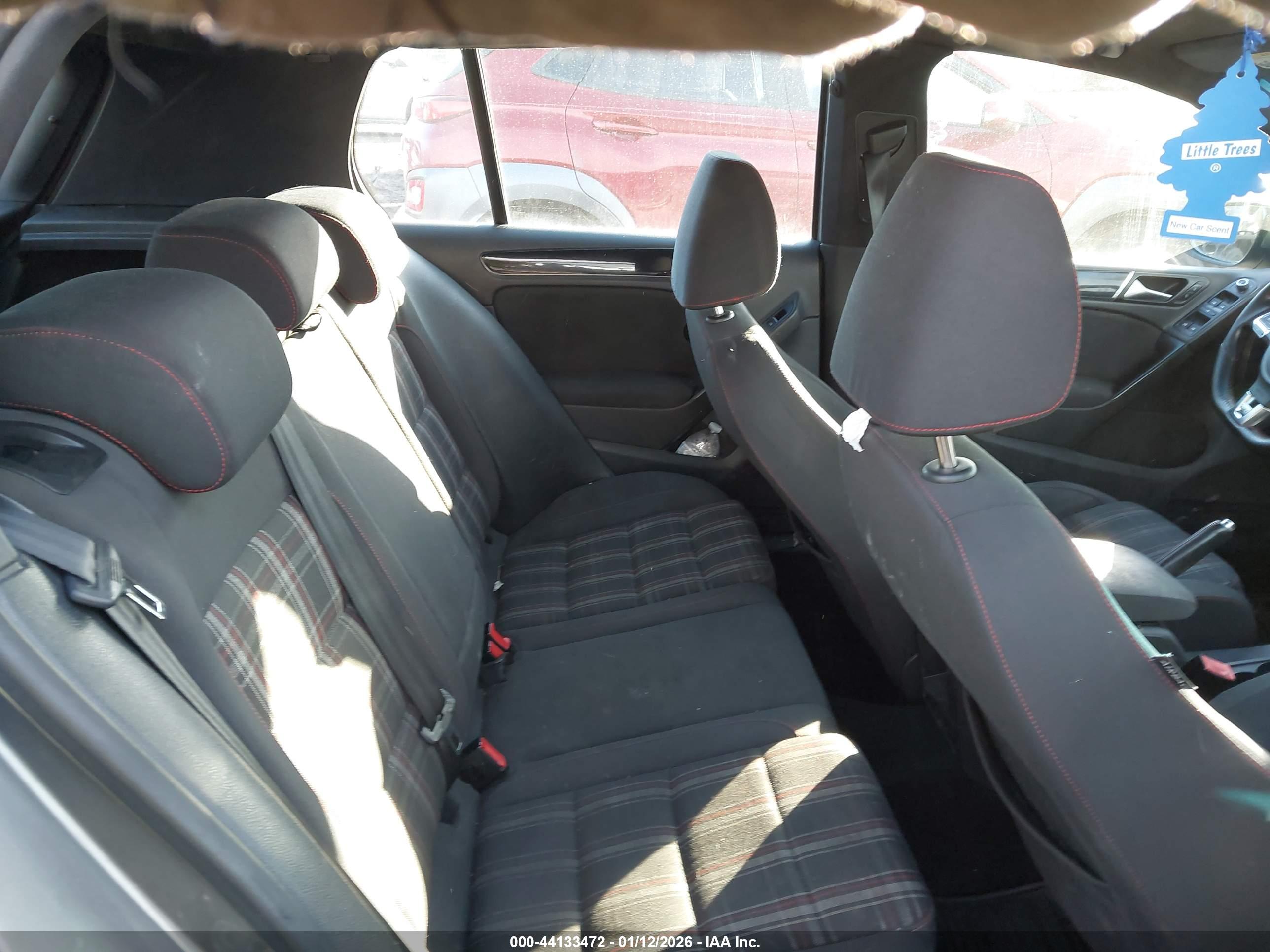 VOLKSWAGEN GTI image 8