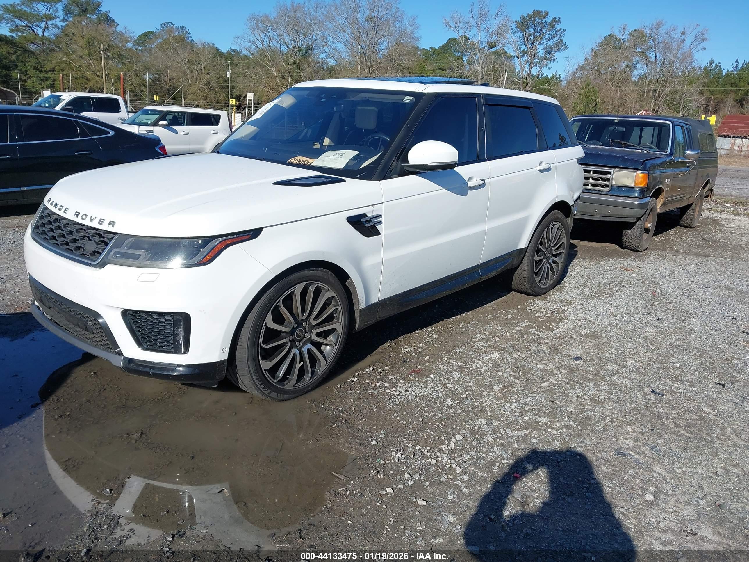 LAND ROVER image 2