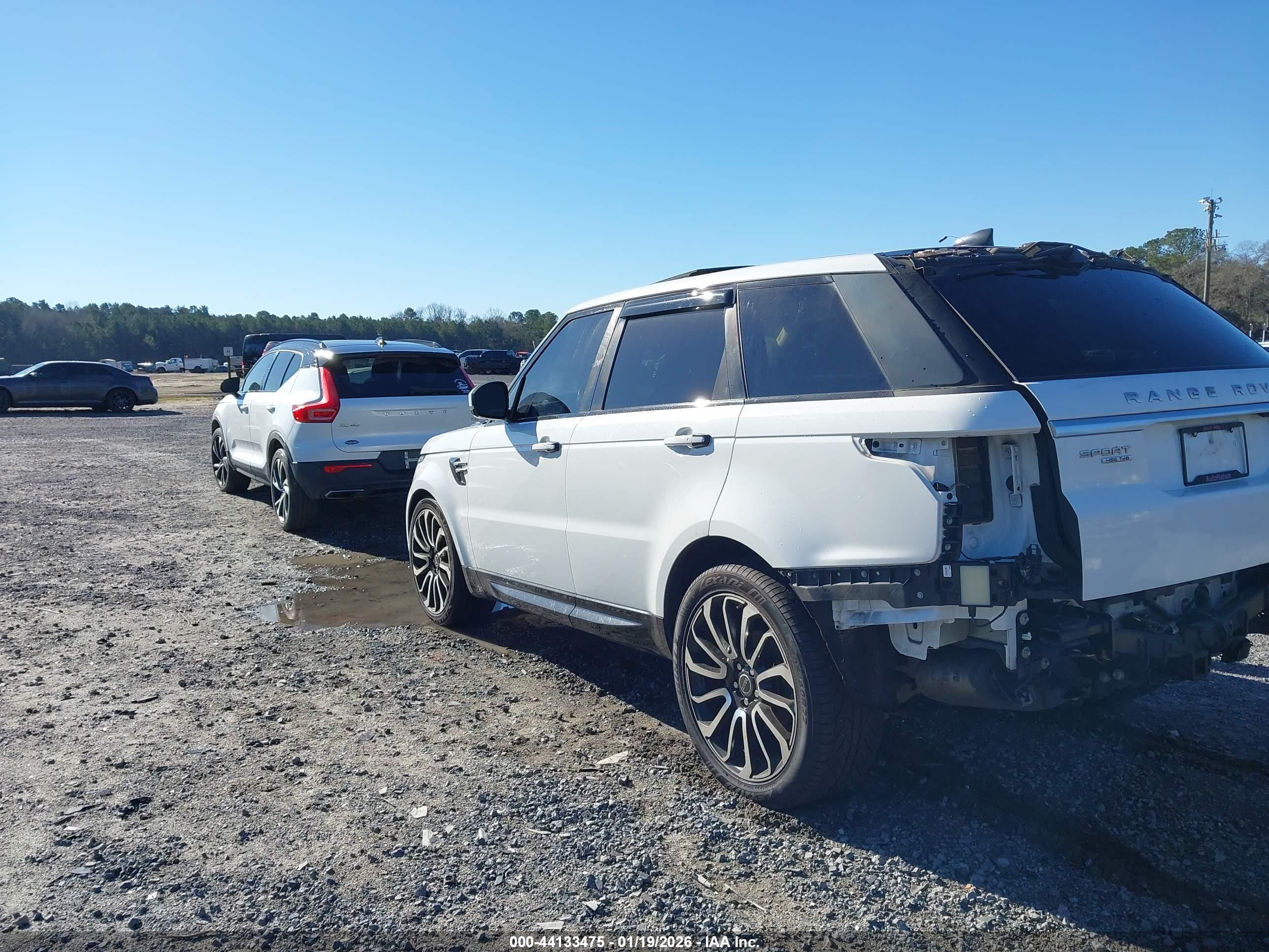 LAND ROVER image 3
