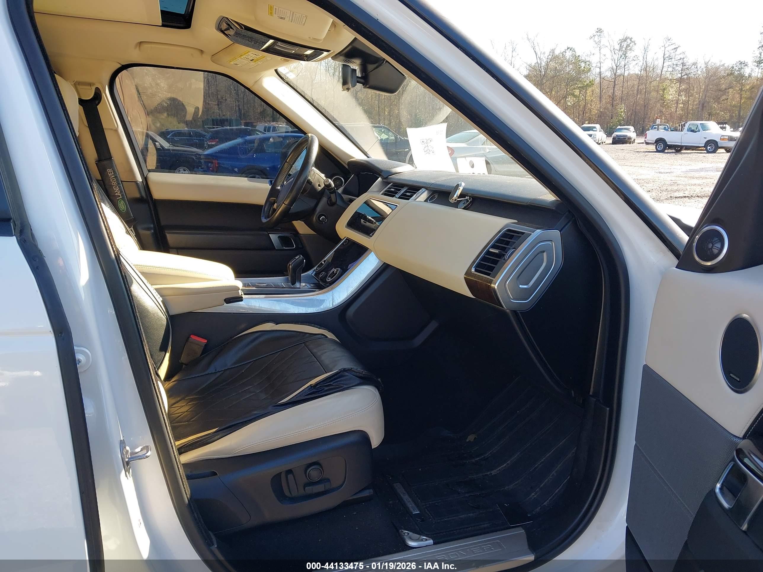 LAND ROVER image 5