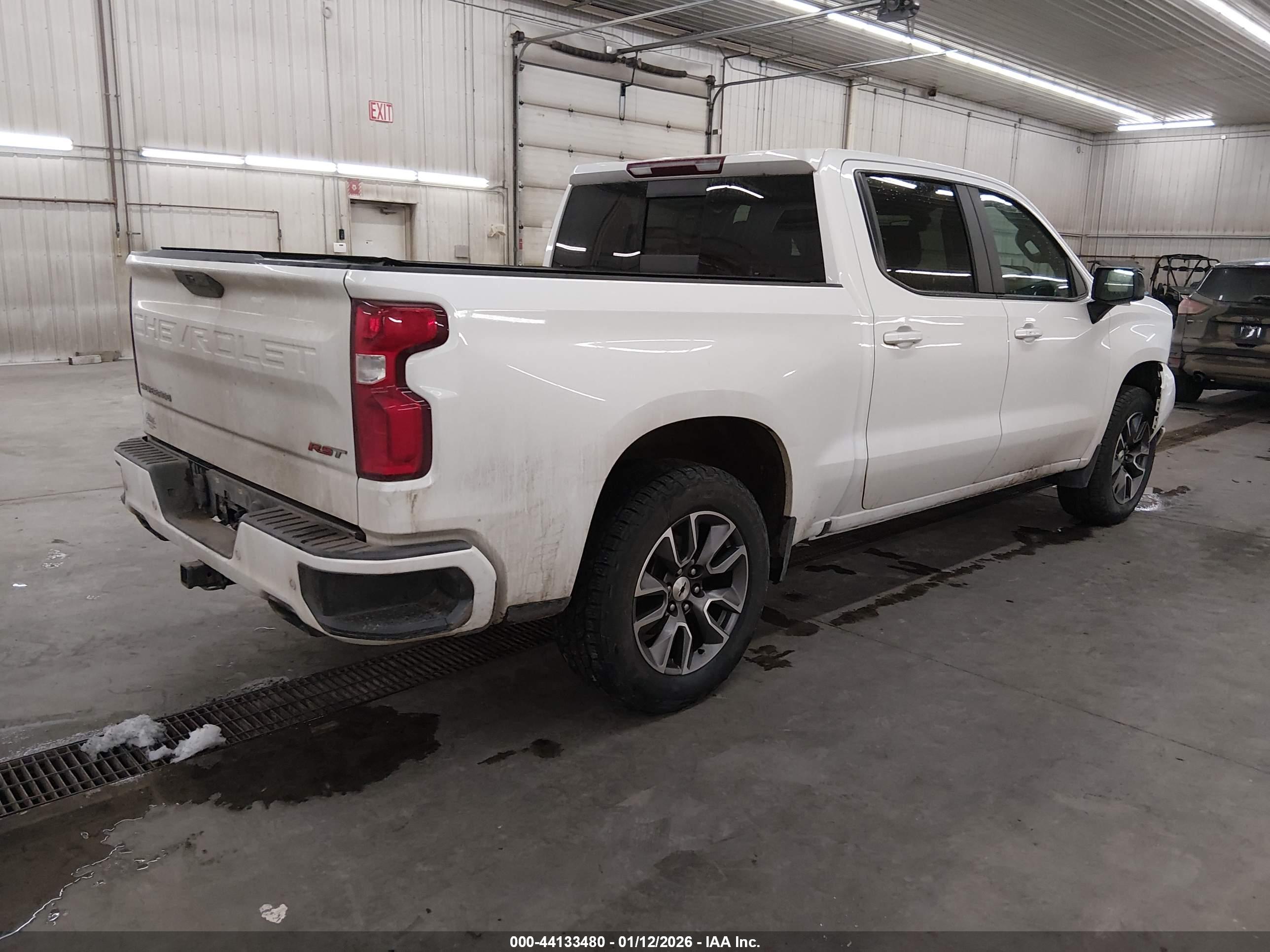 CHEVROLET SILVERADO image 4