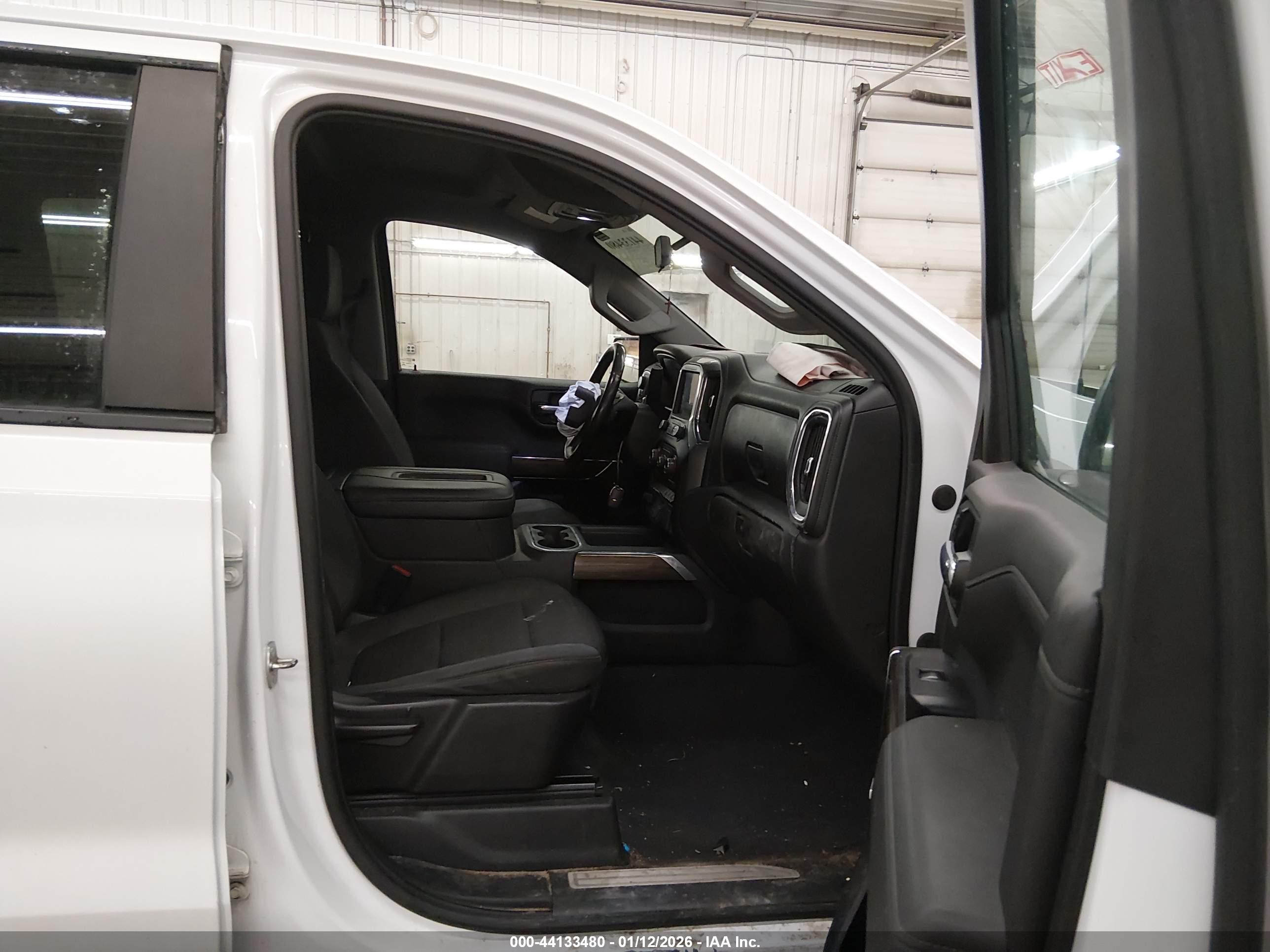 CHEVROLET SILVERADO image 5