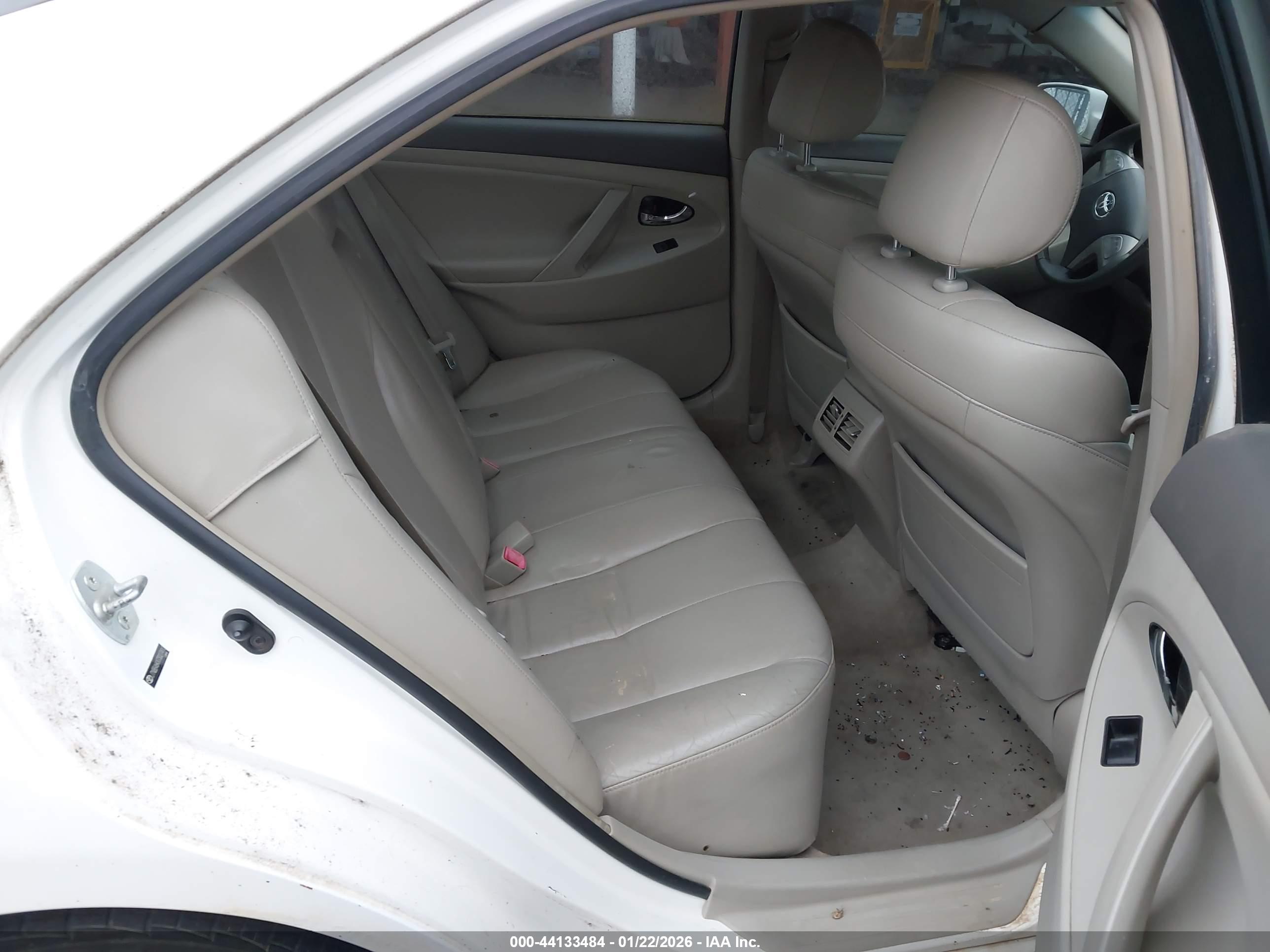 TOYOTA CAMRY image 8