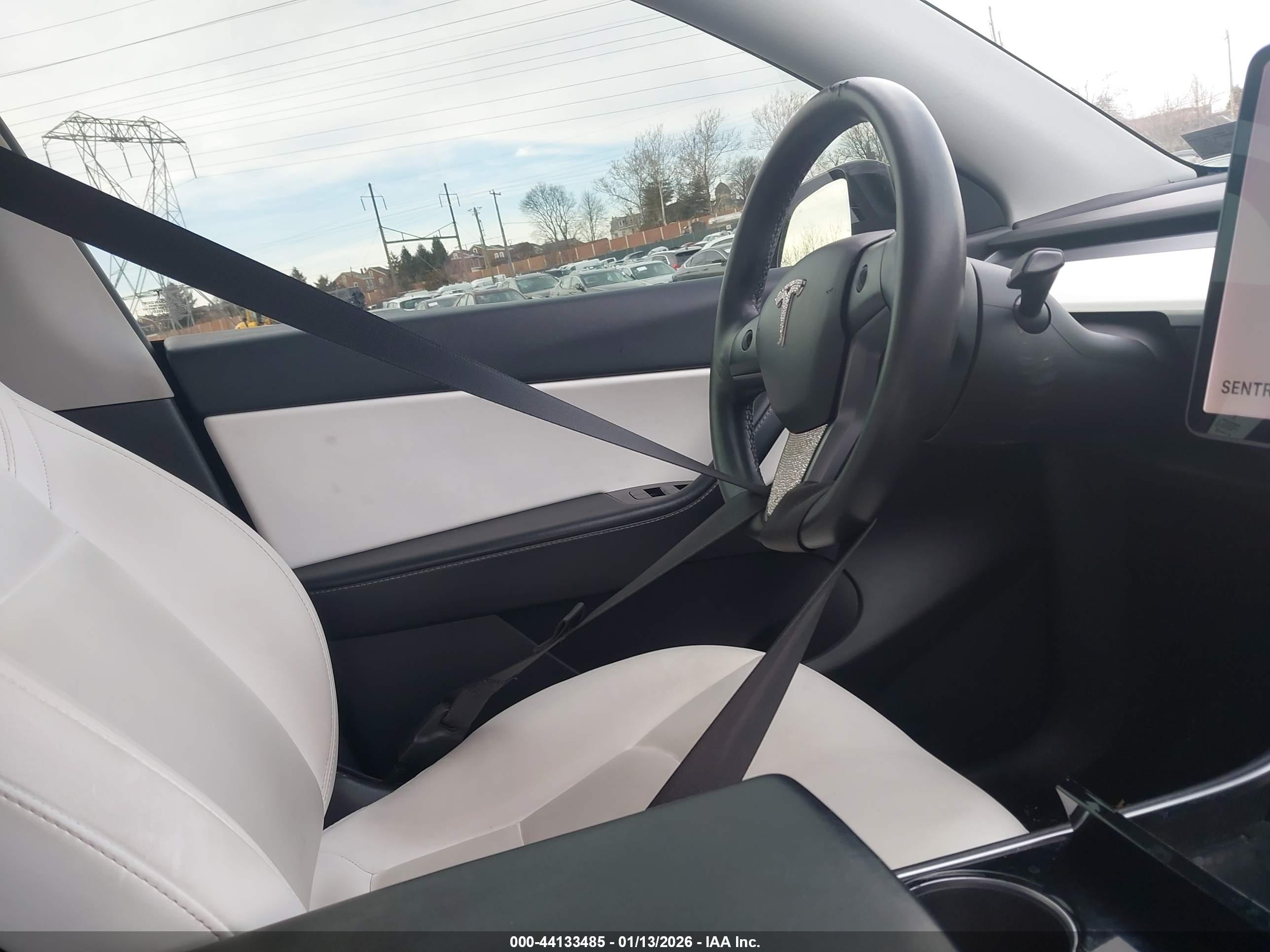 TESLA MODEL image 5