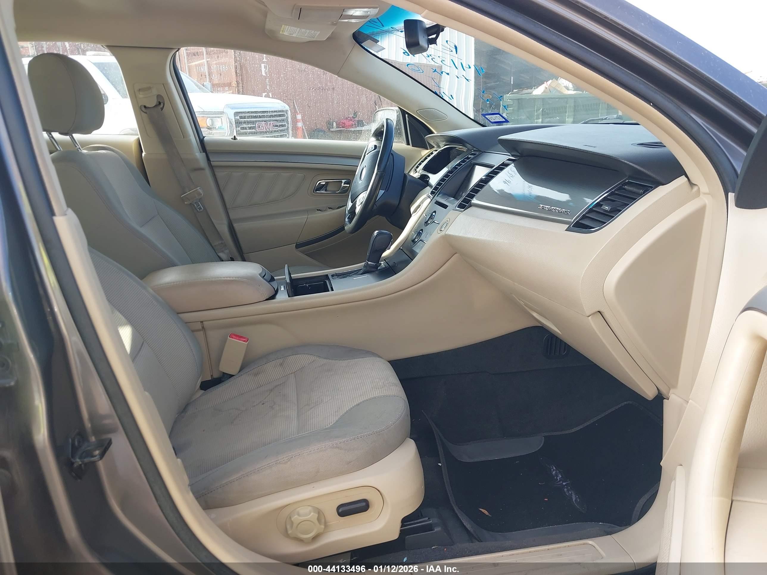 FORD TAURUS image 5
