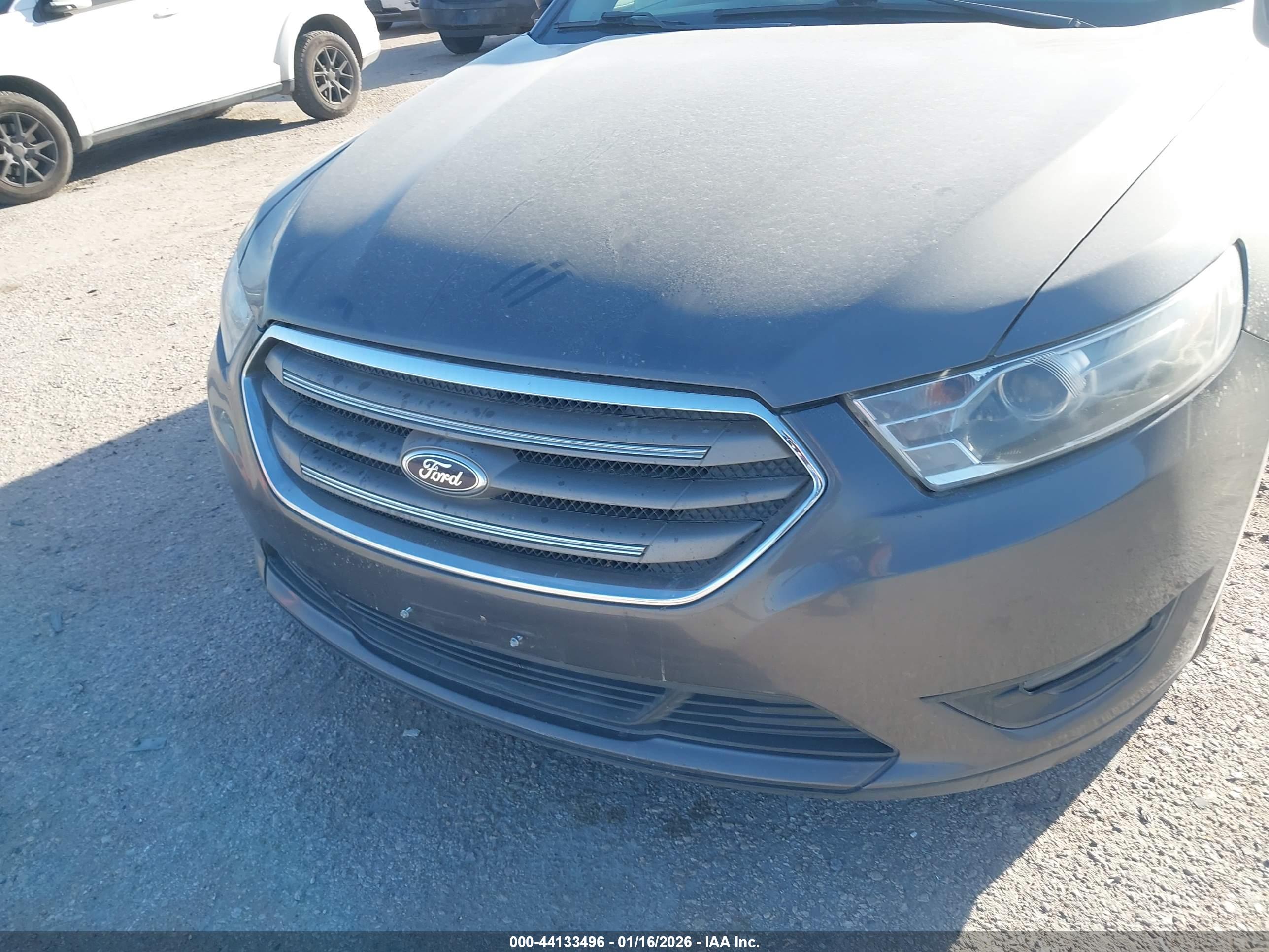 FORD TAURUS image 6