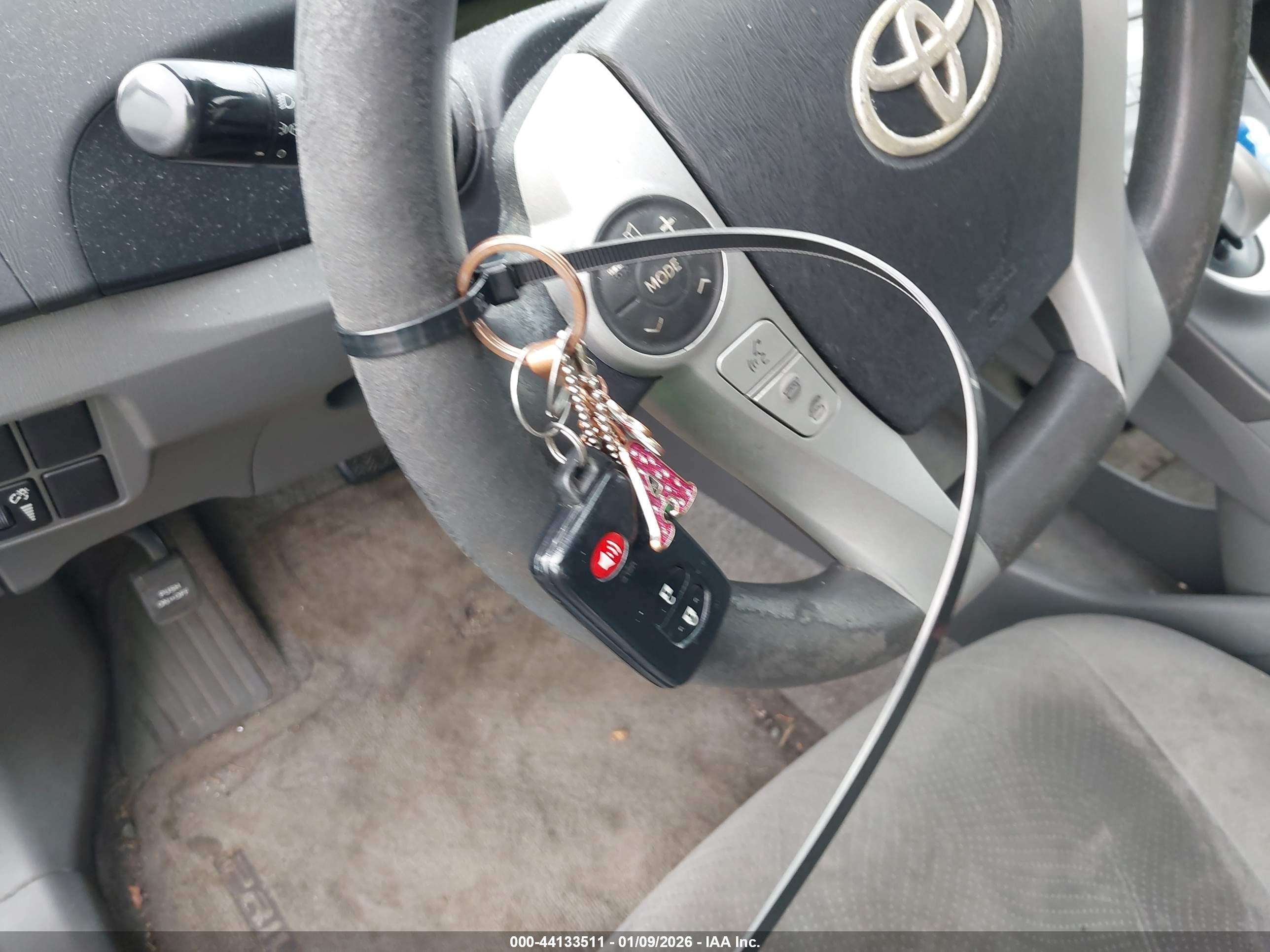 TOYOTA PRIUS image 11