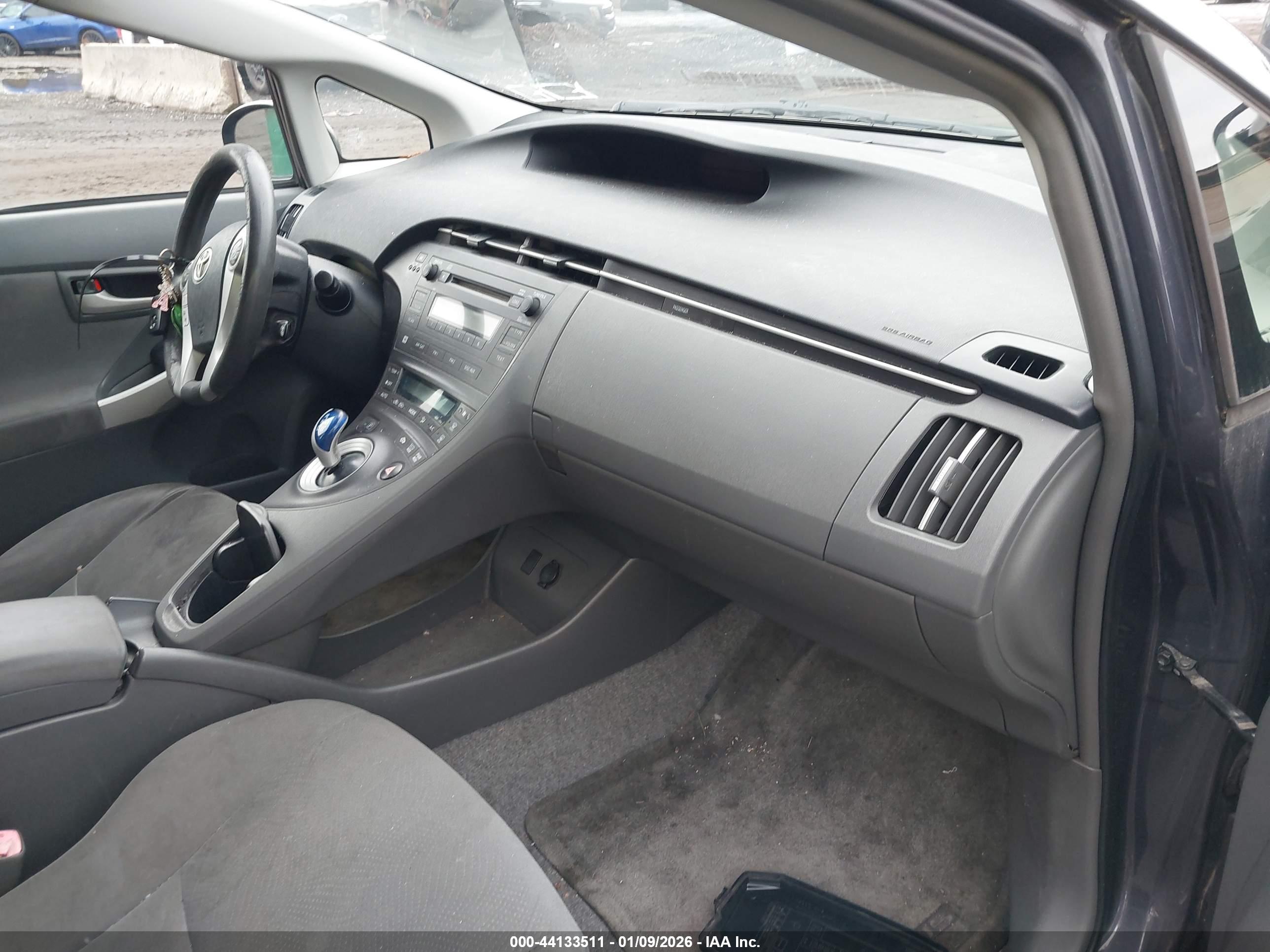 TOYOTA PRIUS image 5