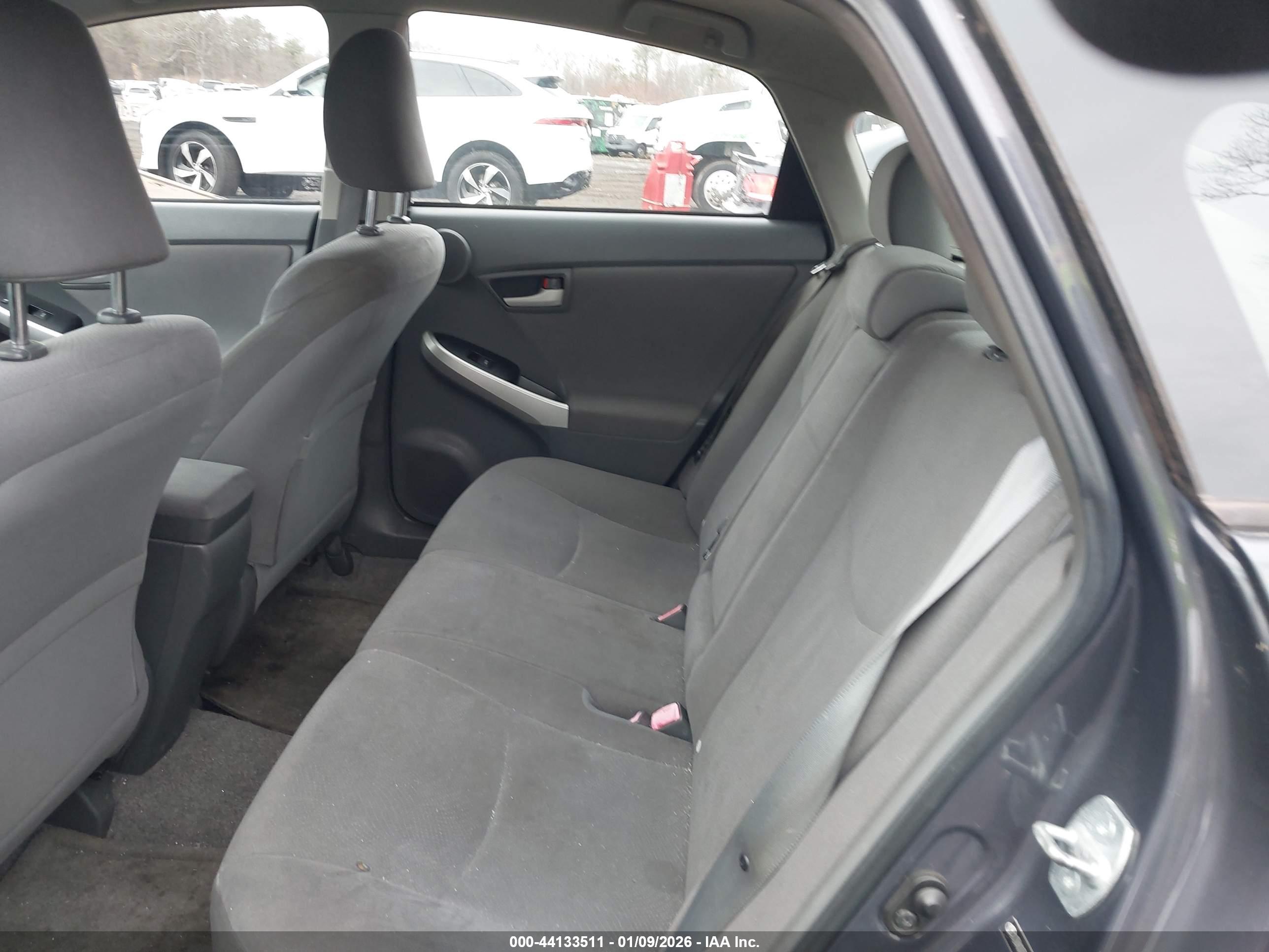 TOYOTA PRIUS image 8