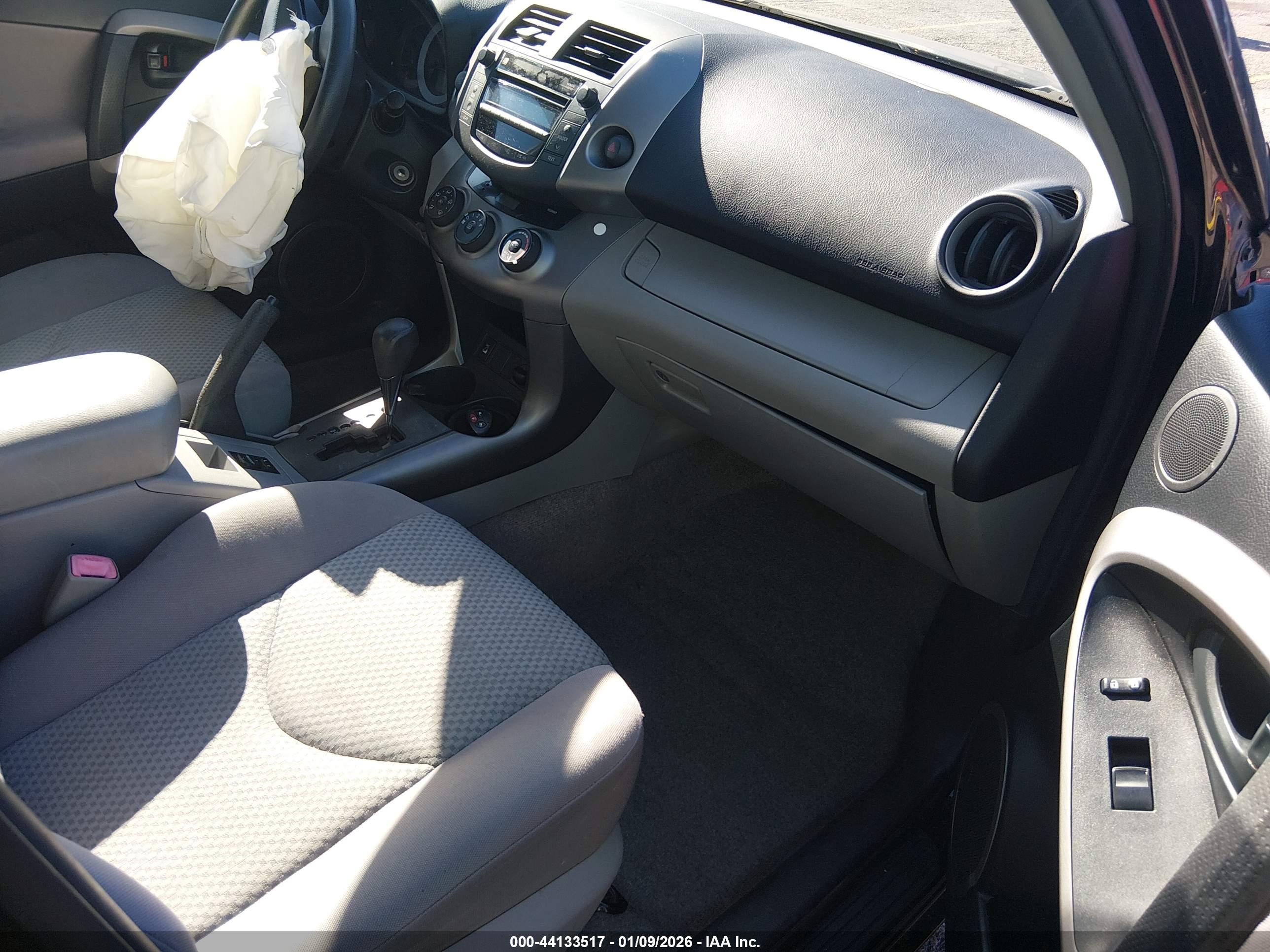 TOYOTA RAV4 image 5