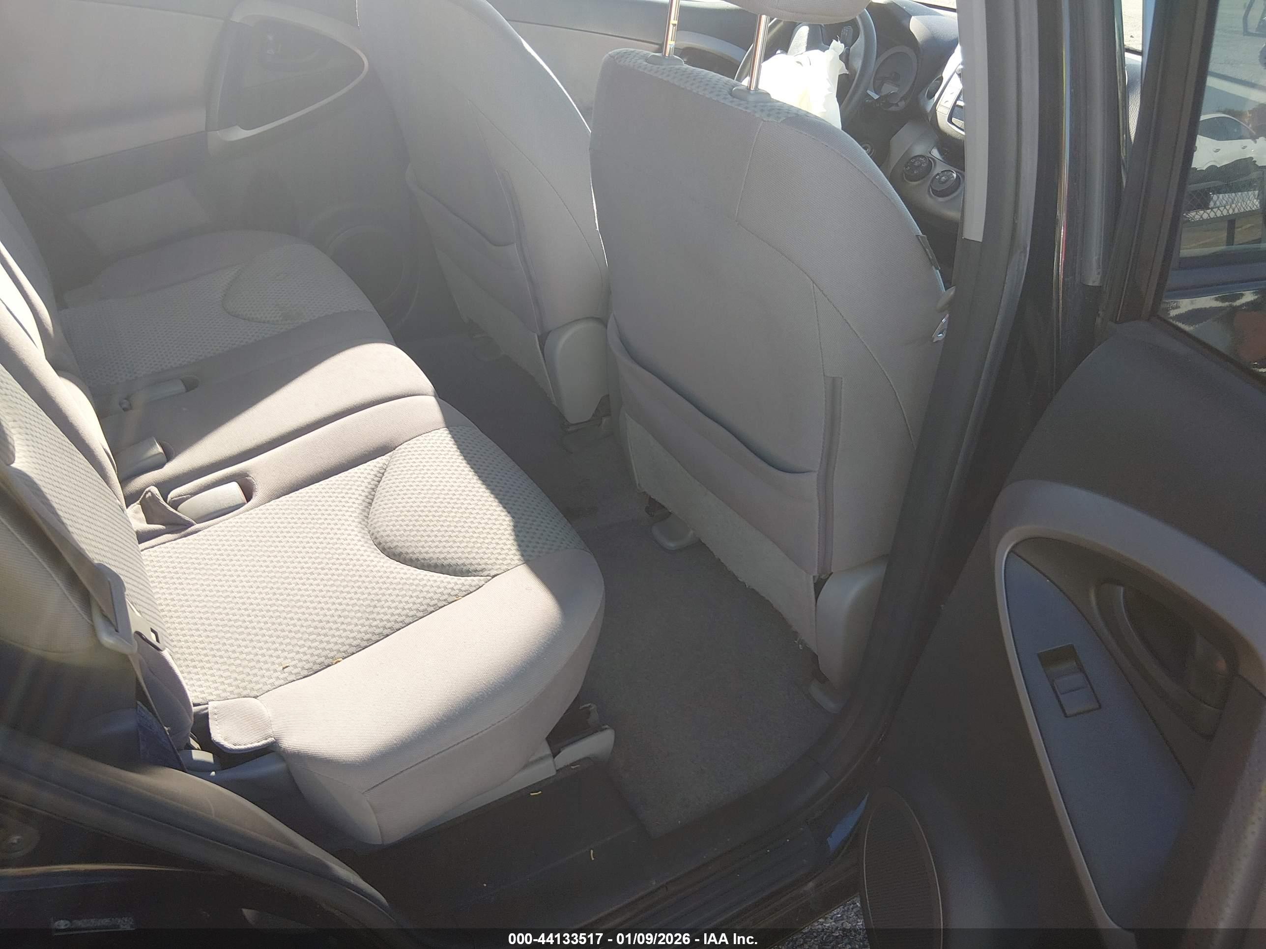 TOYOTA RAV4 image 8