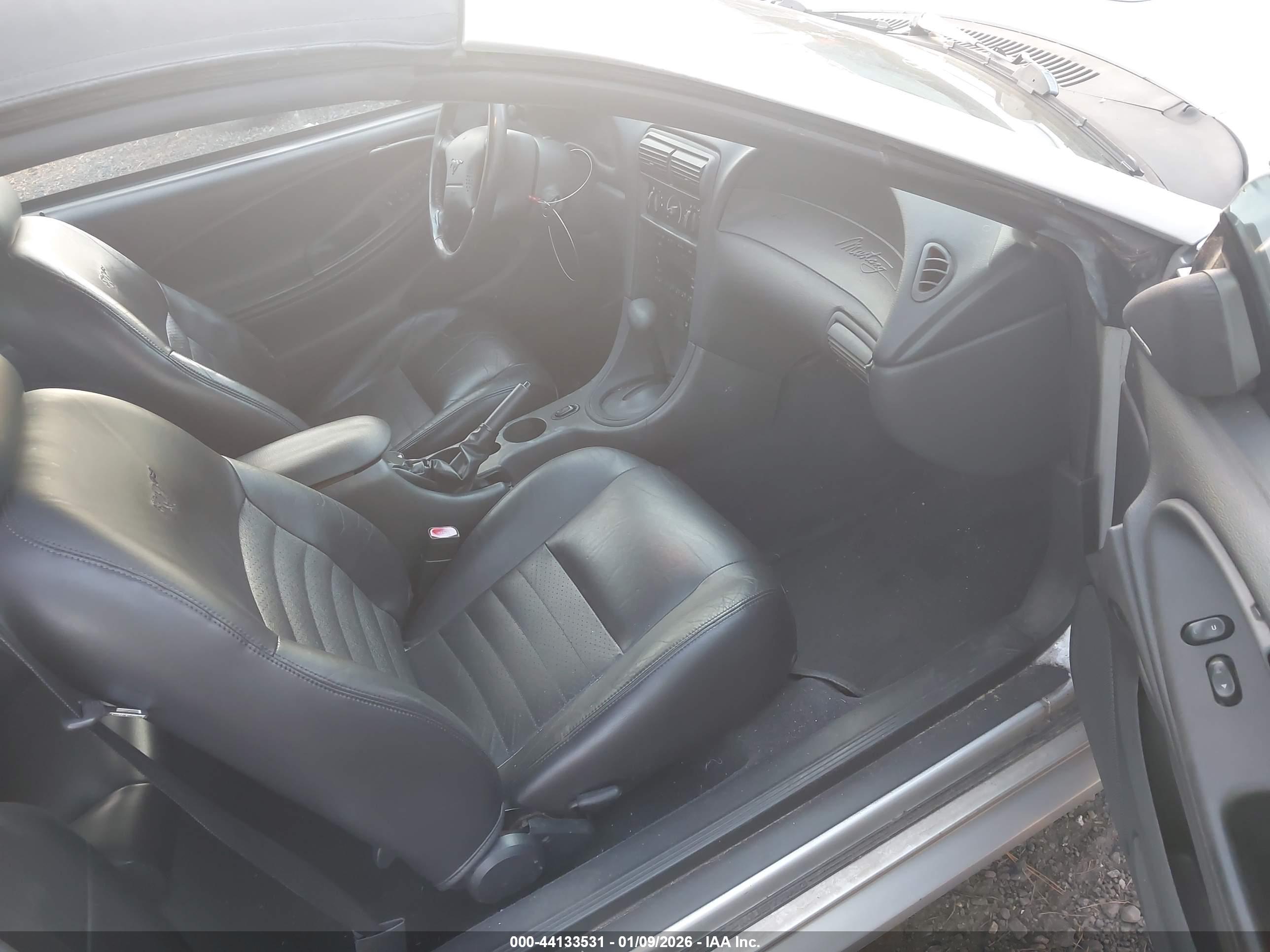 FORD MUSTANG image 5