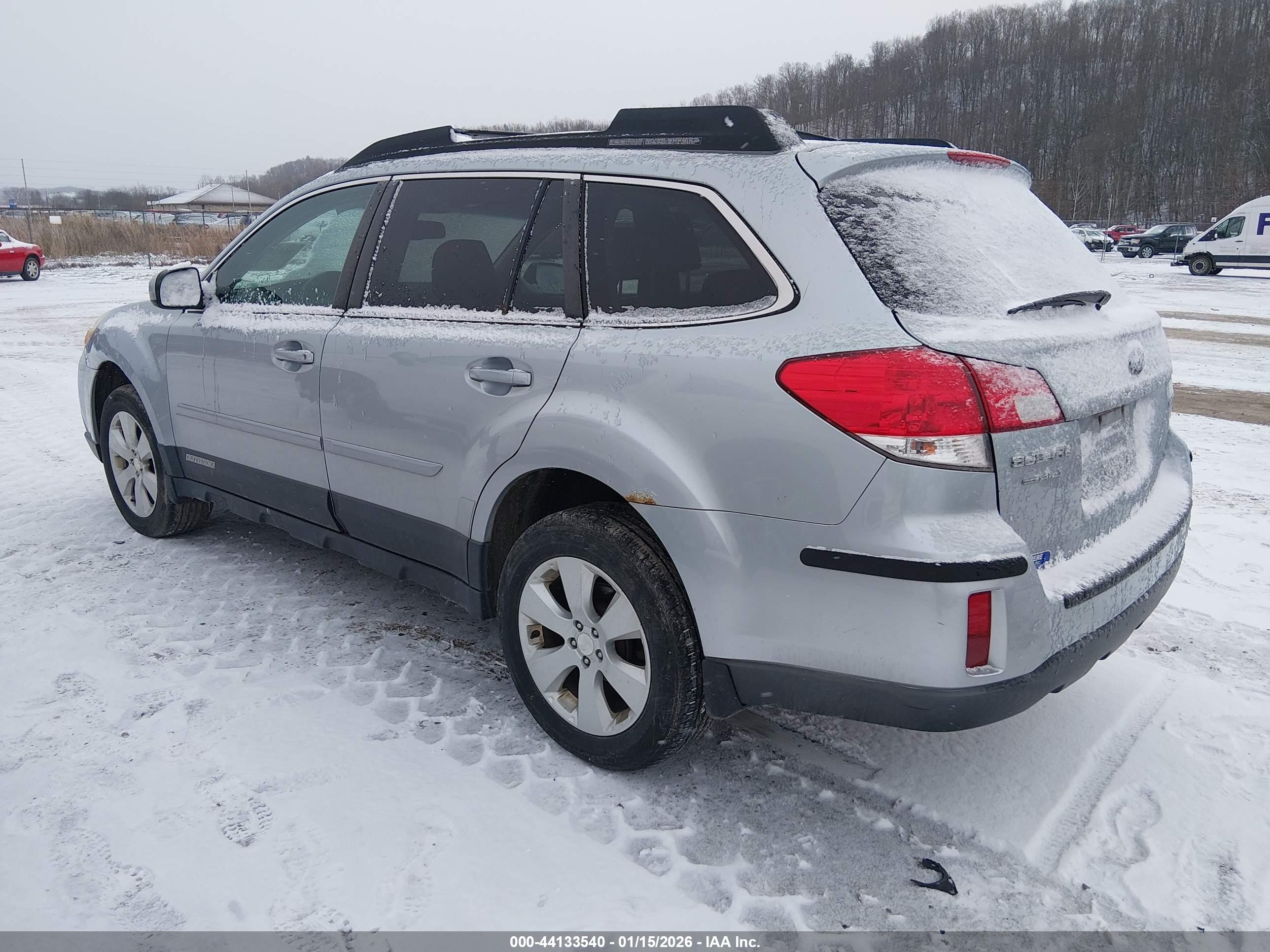 SUBARU OUTBACK image 3