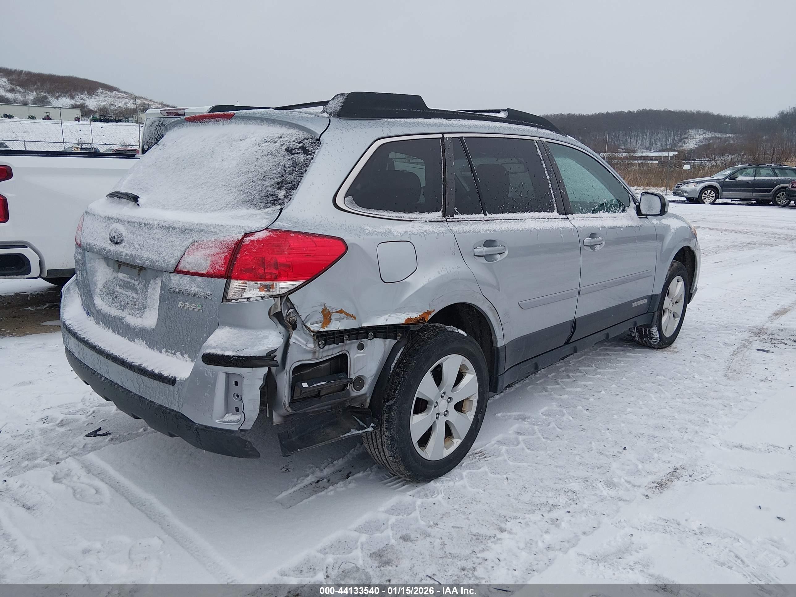 SUBARU OUTBACK image 4