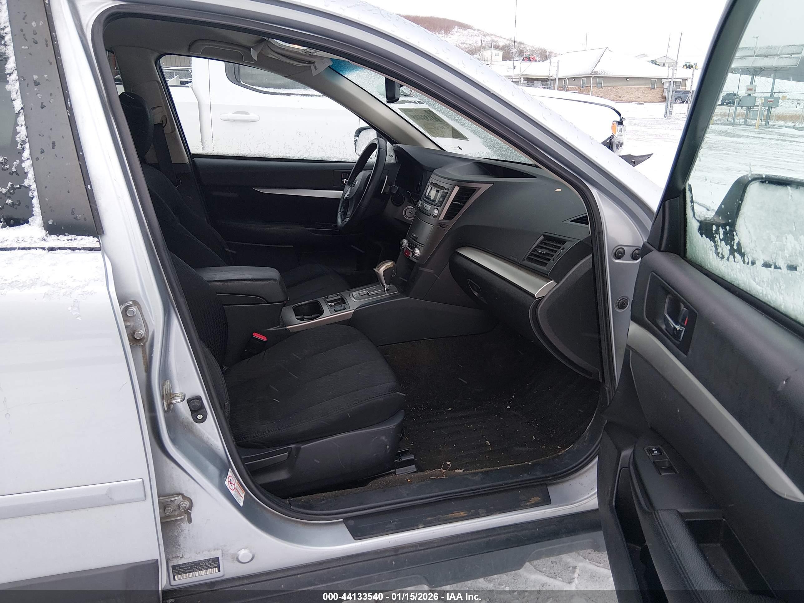 SUBARU OUTBACK image 5