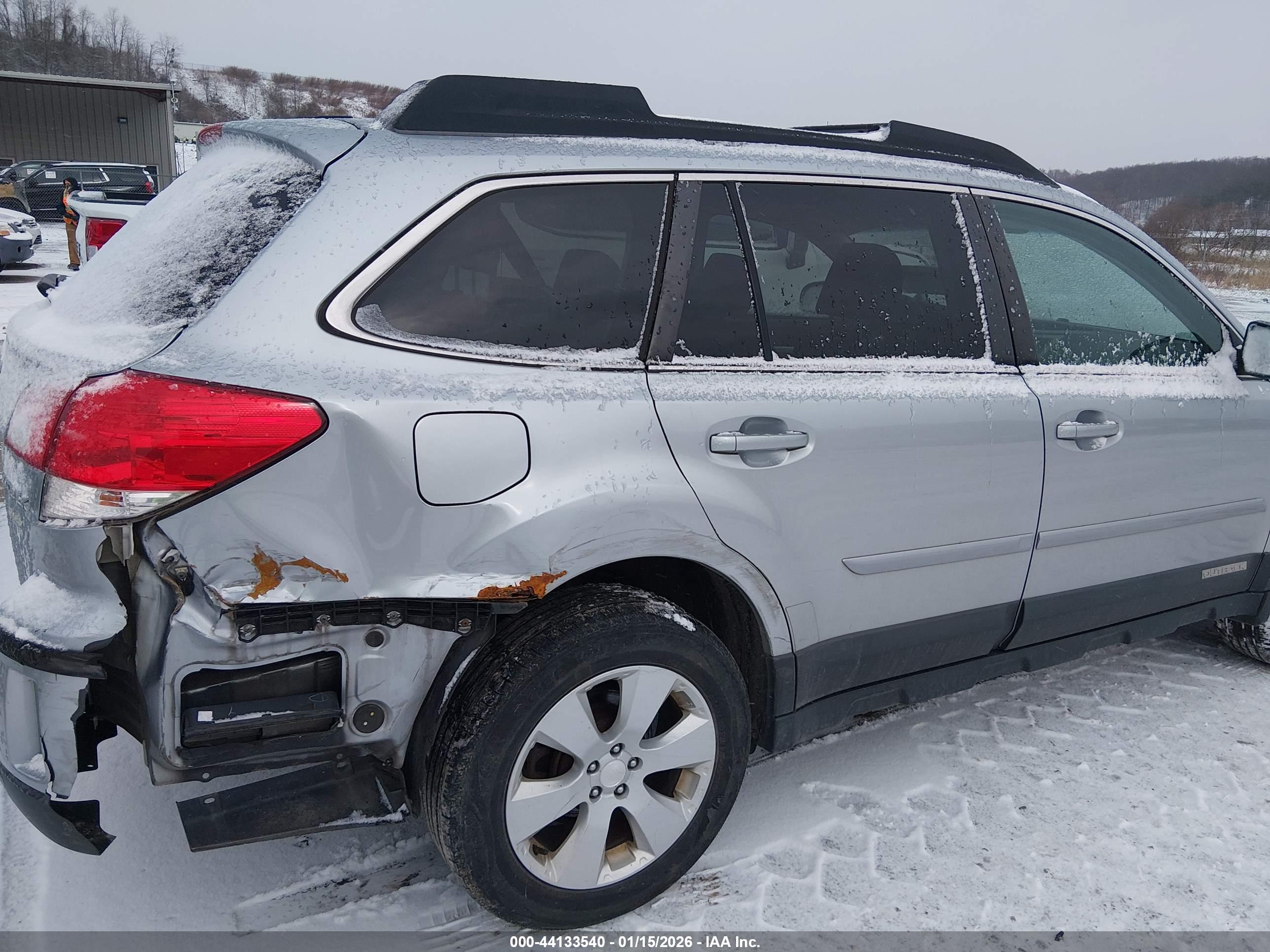 SUBARU OUTBACK image 6