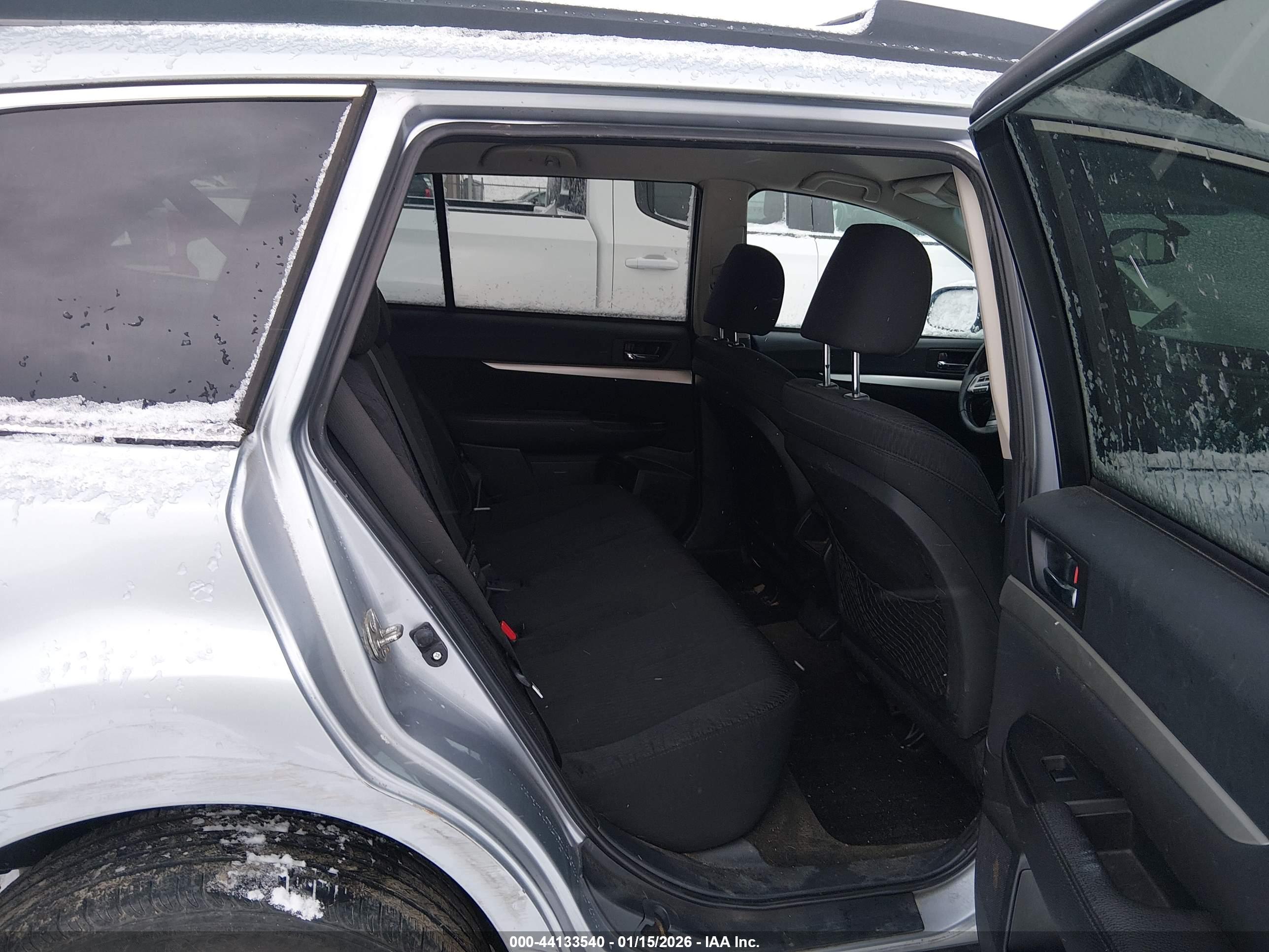 SUBARU OUTBACK image 8